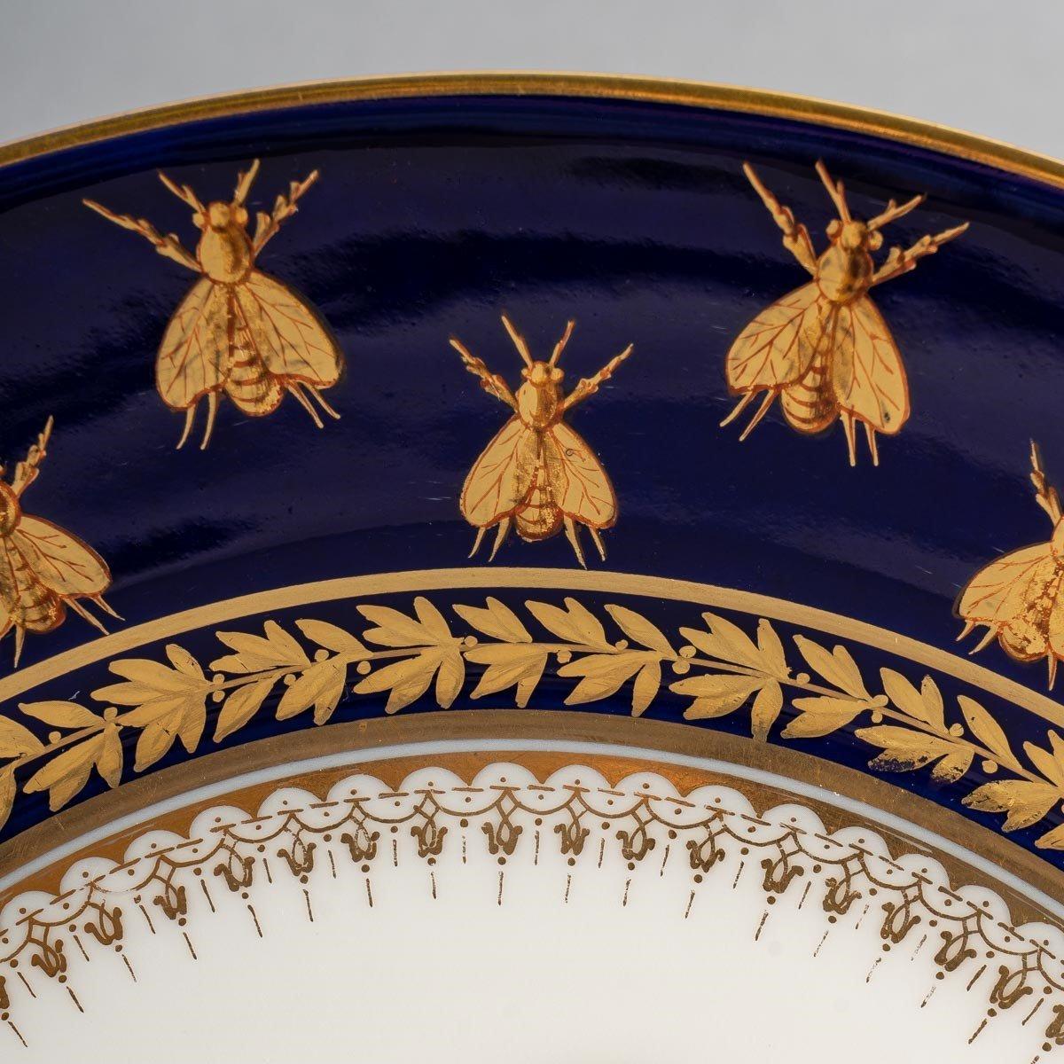Porcelaine Paire d'assiettes en porcelaine de Sèvres représentant Napoléon III et Eugénie en vente