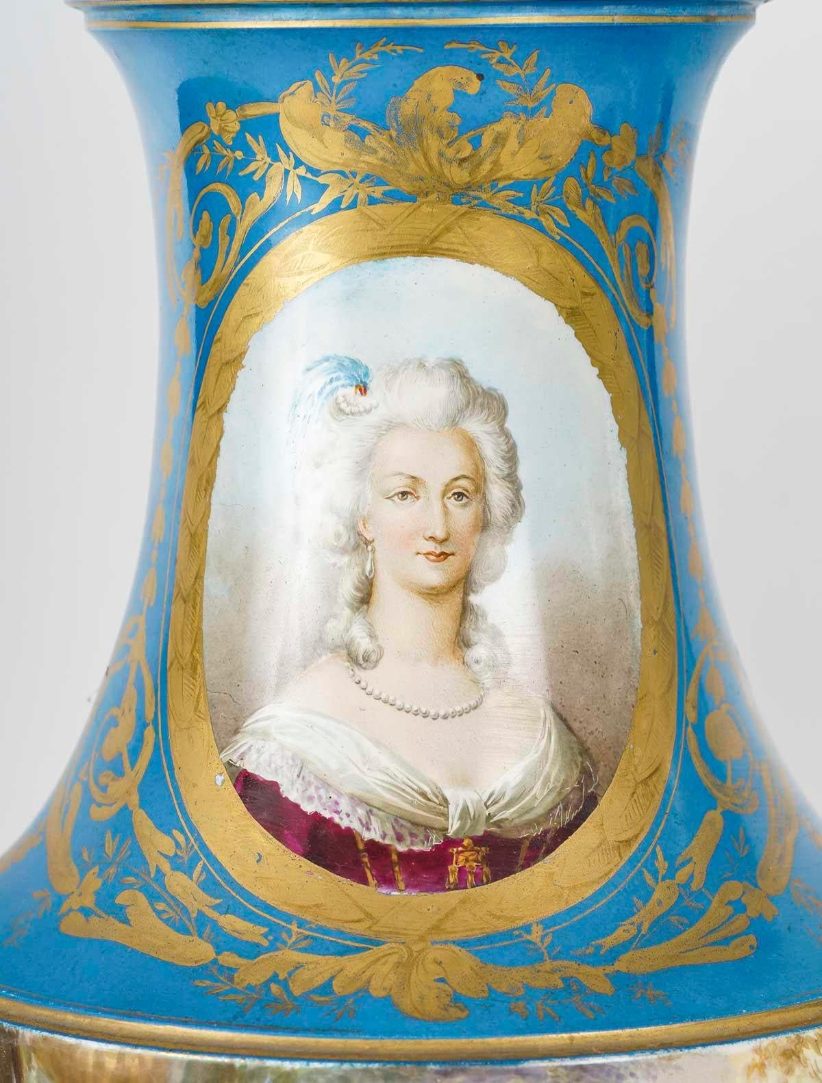 Paire de vases en porcelaine de Sèvres, période Napoléon III, XIXe siècle. Bon état - En vente à Saint-Ouen, FR
