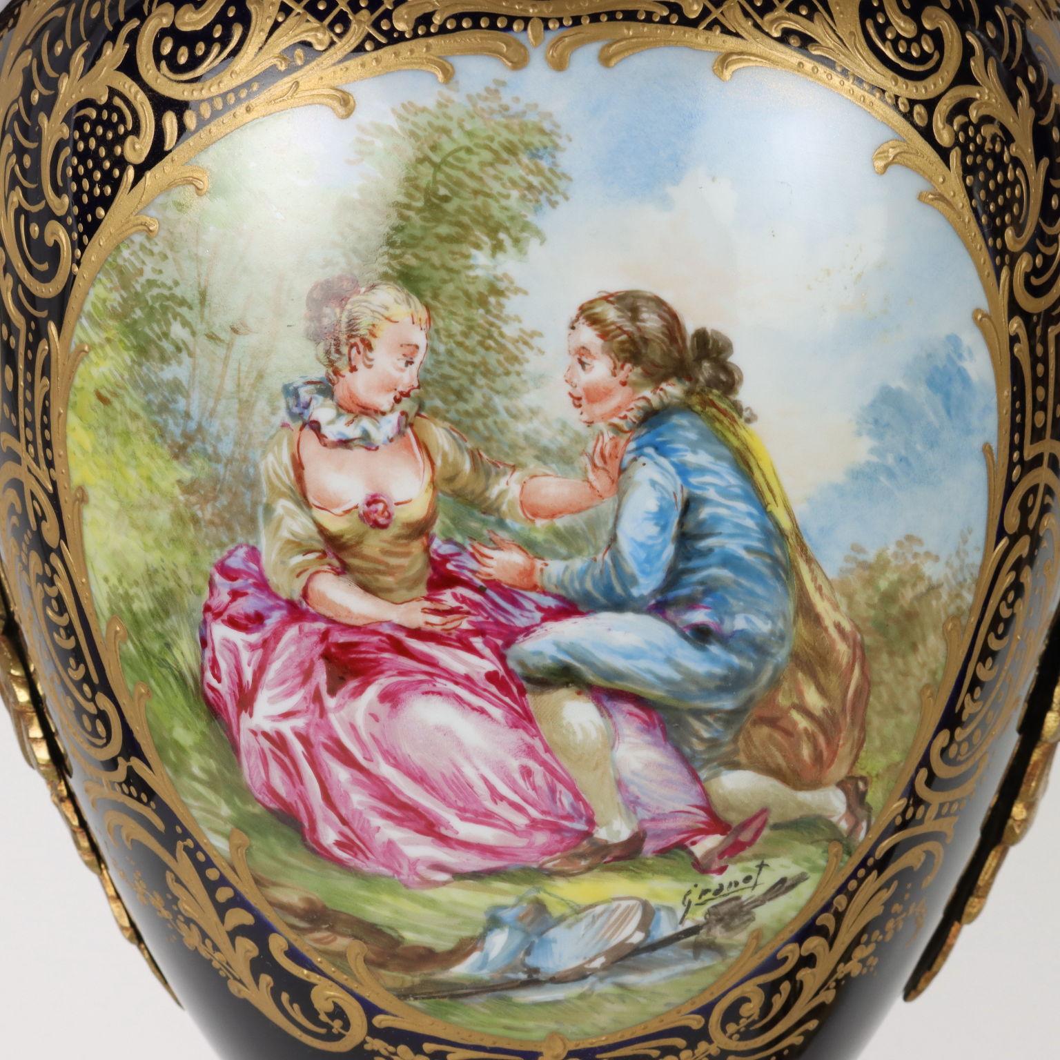 Autre Paire de vases en porcelaine de Sèvres, XXe siècle