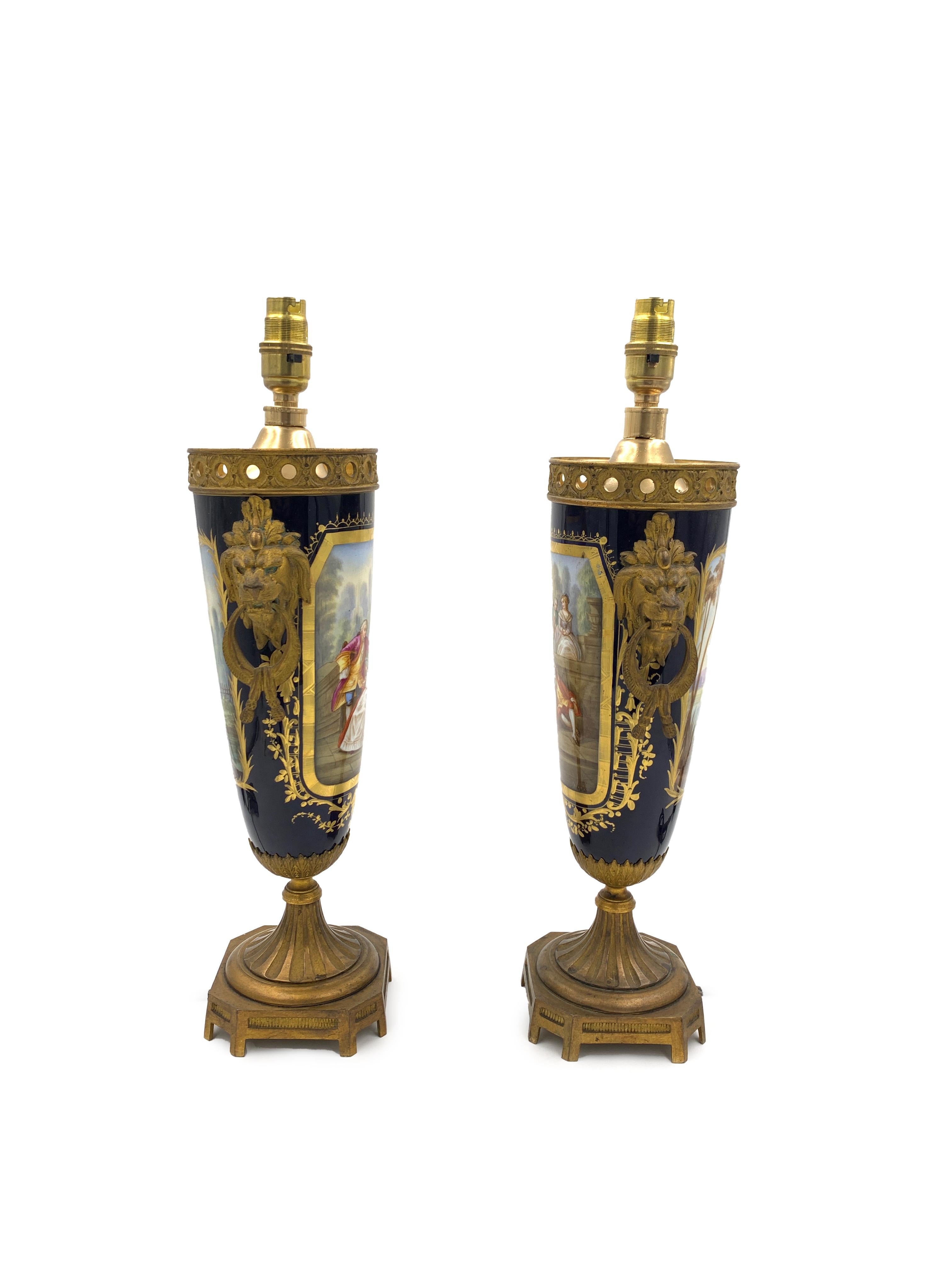 Pair of Sèvres Style and Ormolu French Hand-Painted Porcelain Table Lamps In Good Condition For Sale In London, GB