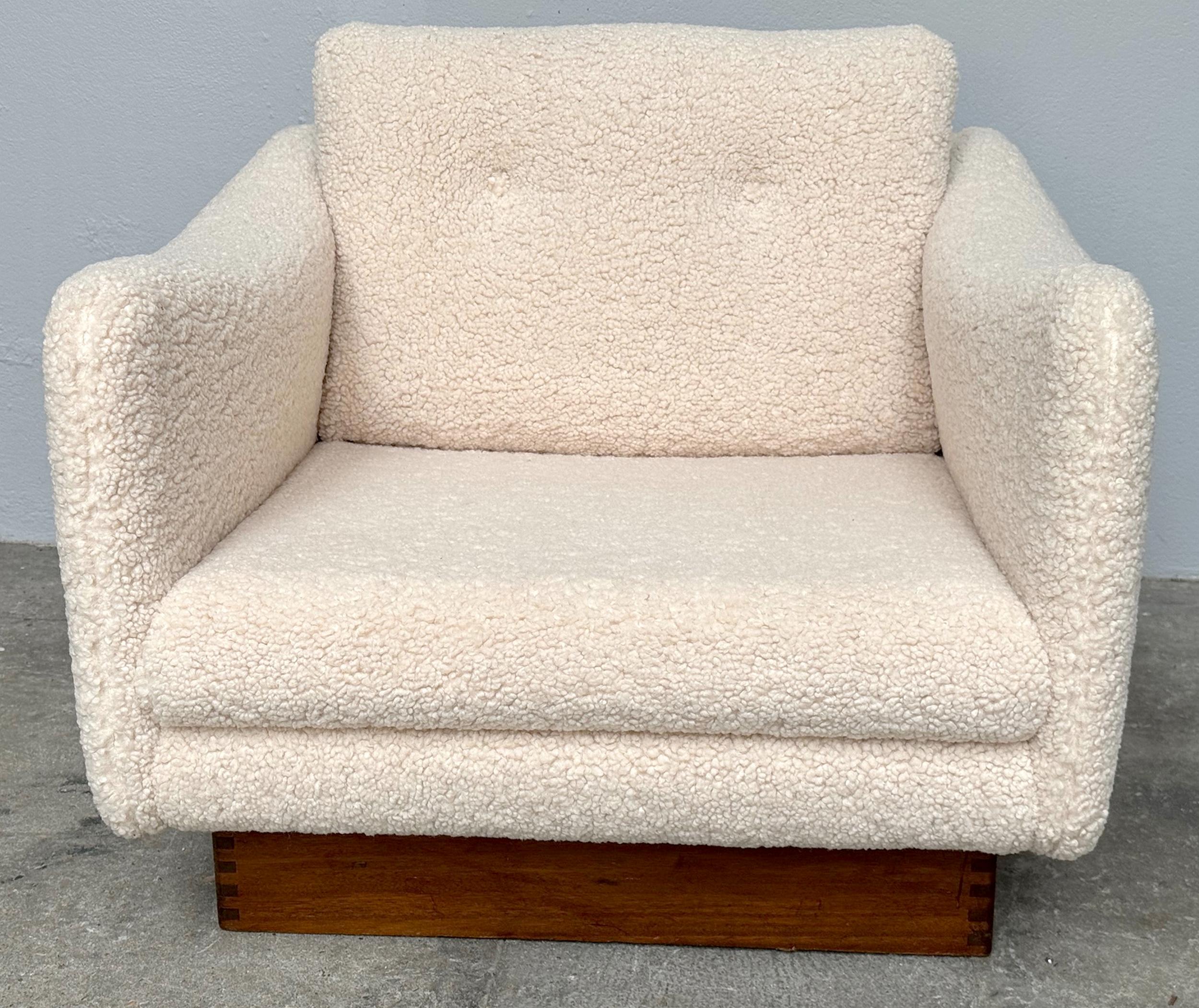 Beautiful pair of armchairs by Michel Mortier, « Teckel » model for Steiner, France, circa 1963
Reupholstered and covered in off-white imitation-fur fabric (sheepskin), original teak slat base with dovetail joints. Very good condition.


Biography: