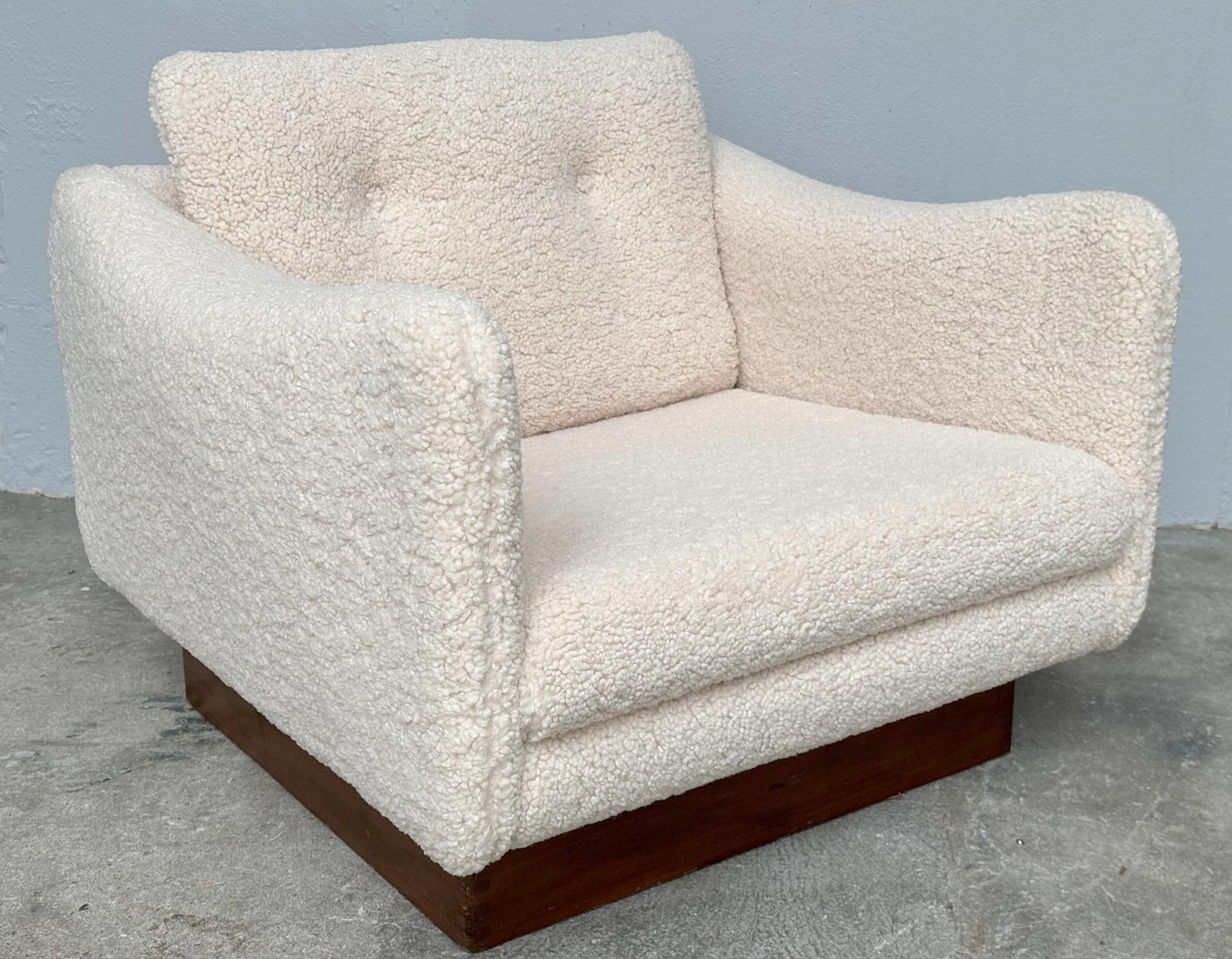 Mid-Century Modern Pair of SF116 “Teckel” armchairs by Michel Mortier Ed.Steiner, France circa 1963 For Sale