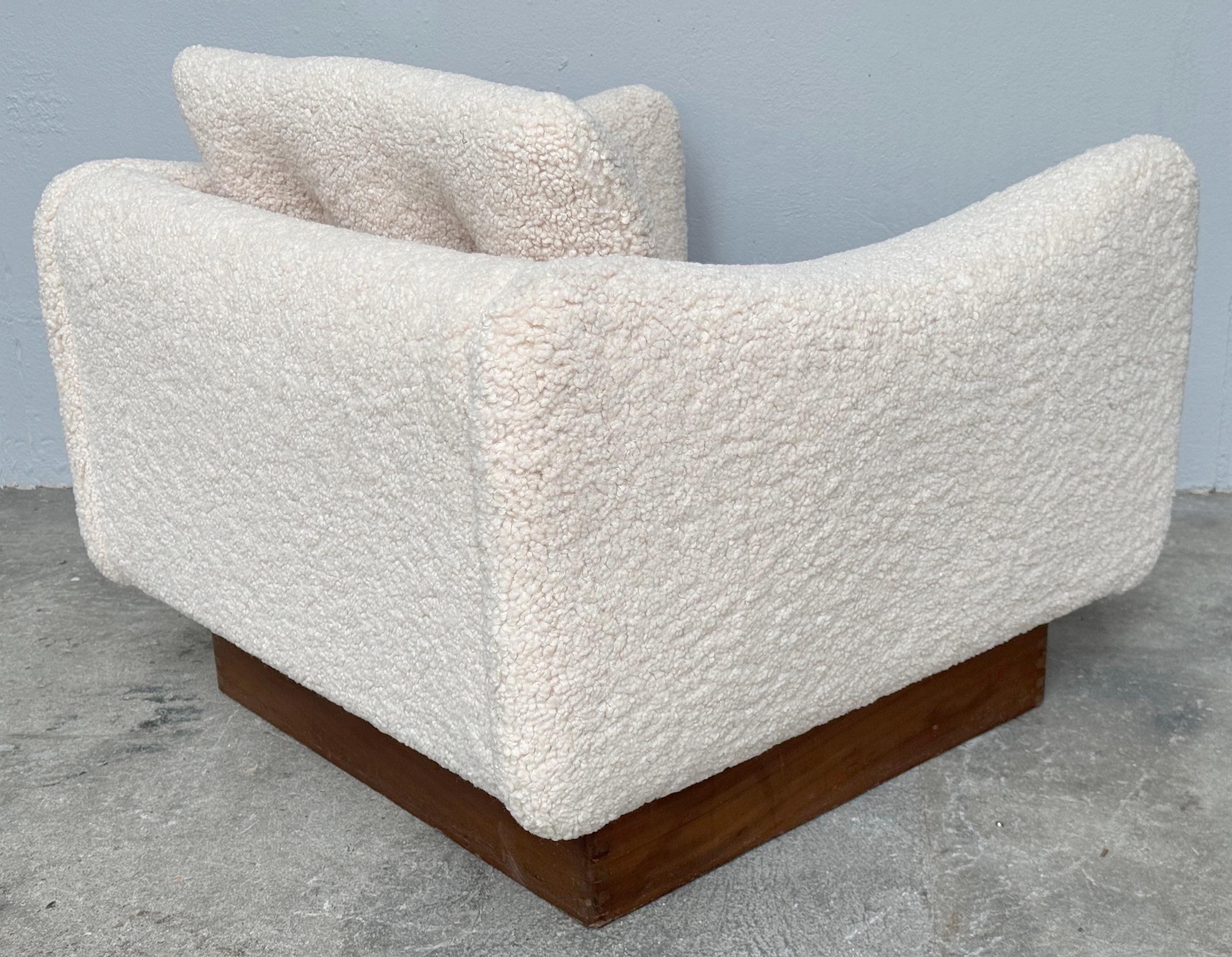 French Pair of SF116 “Teckel” armchairs by Michel Mortier Ed.Steiner, France circa 1963 For Sale
