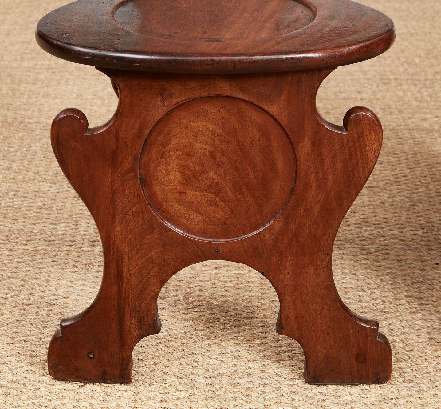 Paar Sgabello Hall Stühle (Mahagoni) im Angebot