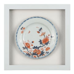 Paire d'assiettes Imari chinoises encadrées d'ombres, vers 1740-60