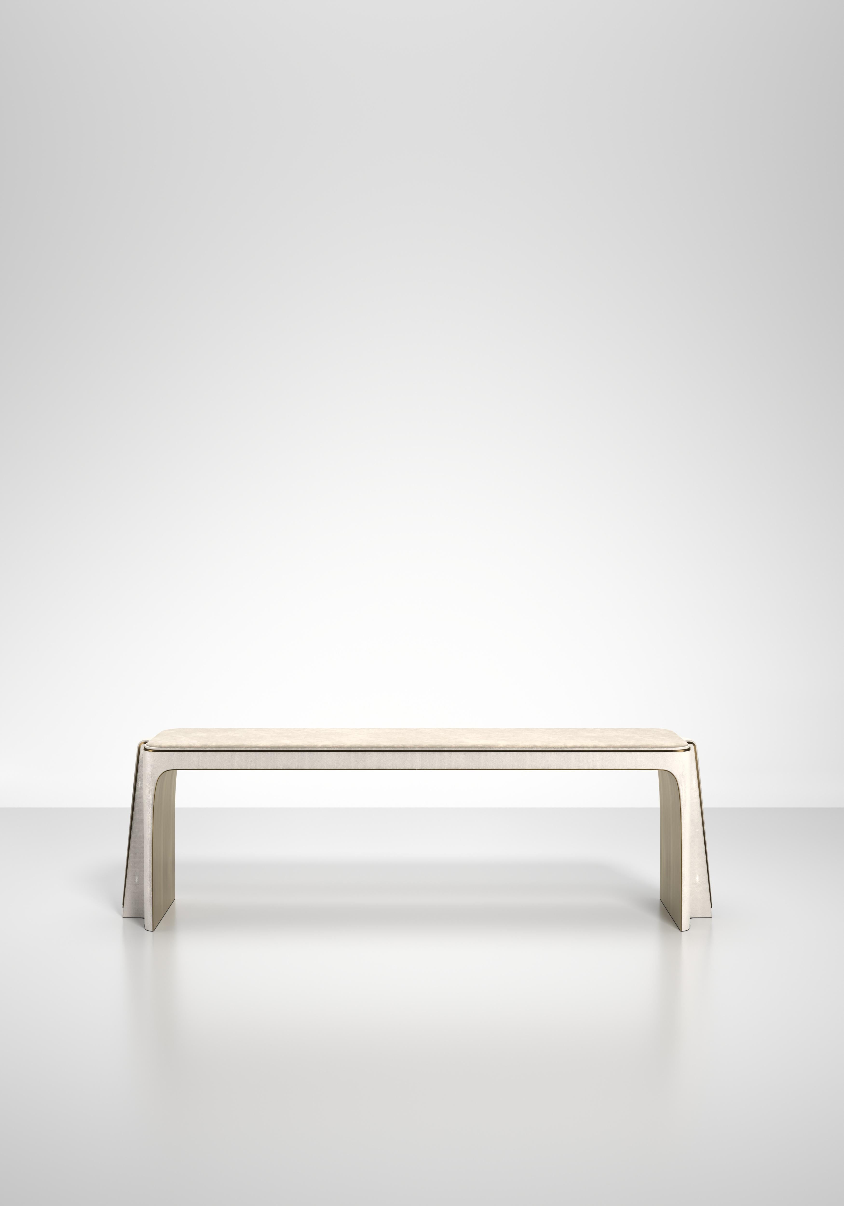 Paire de tables de chevet en galuchat avec détails en laiton patiné par R&Y Augousti en vente 2