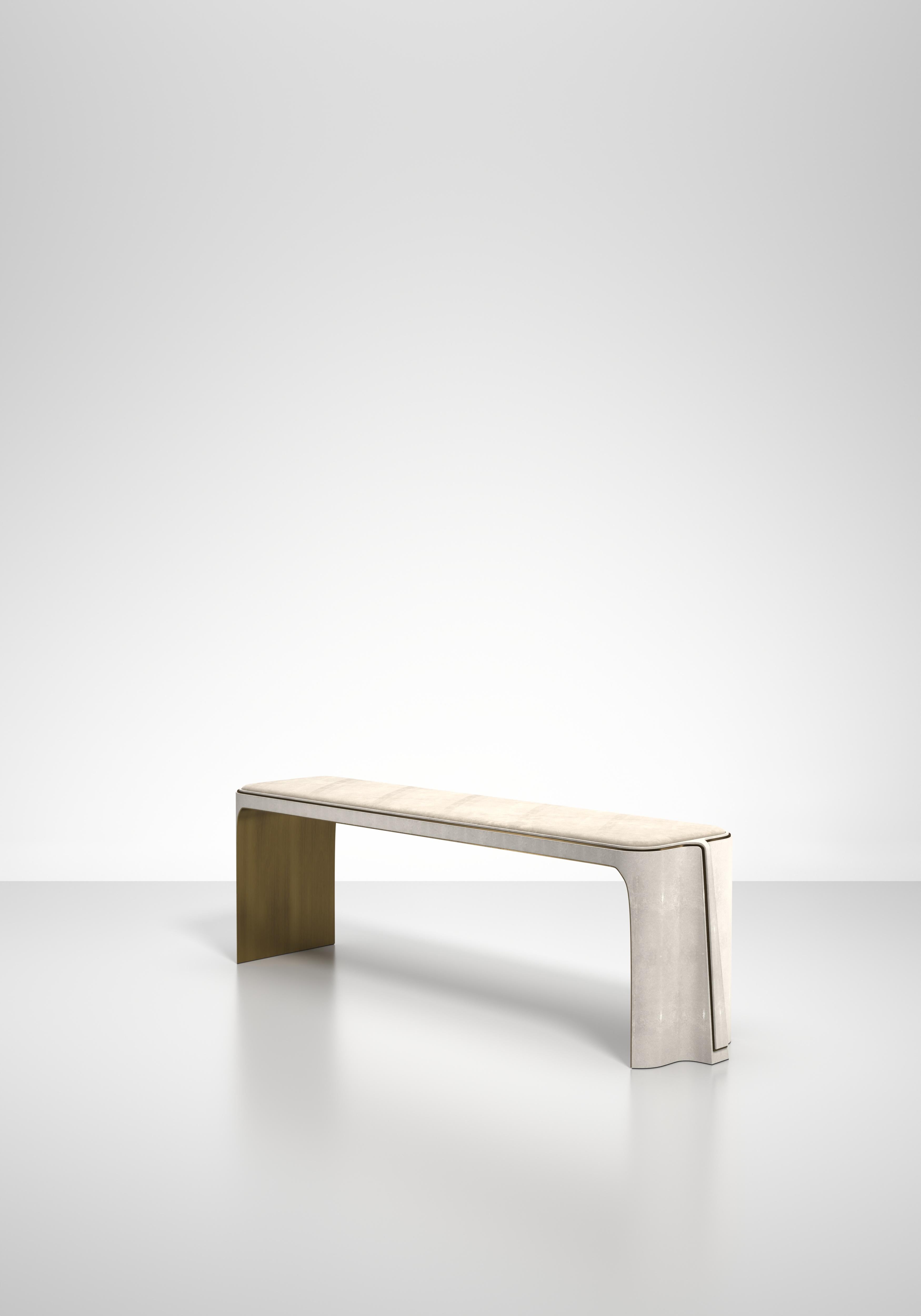 Paire de tables de chevet en galuchat avec détails en laiton patiné par R&Y Augousti en vente 5