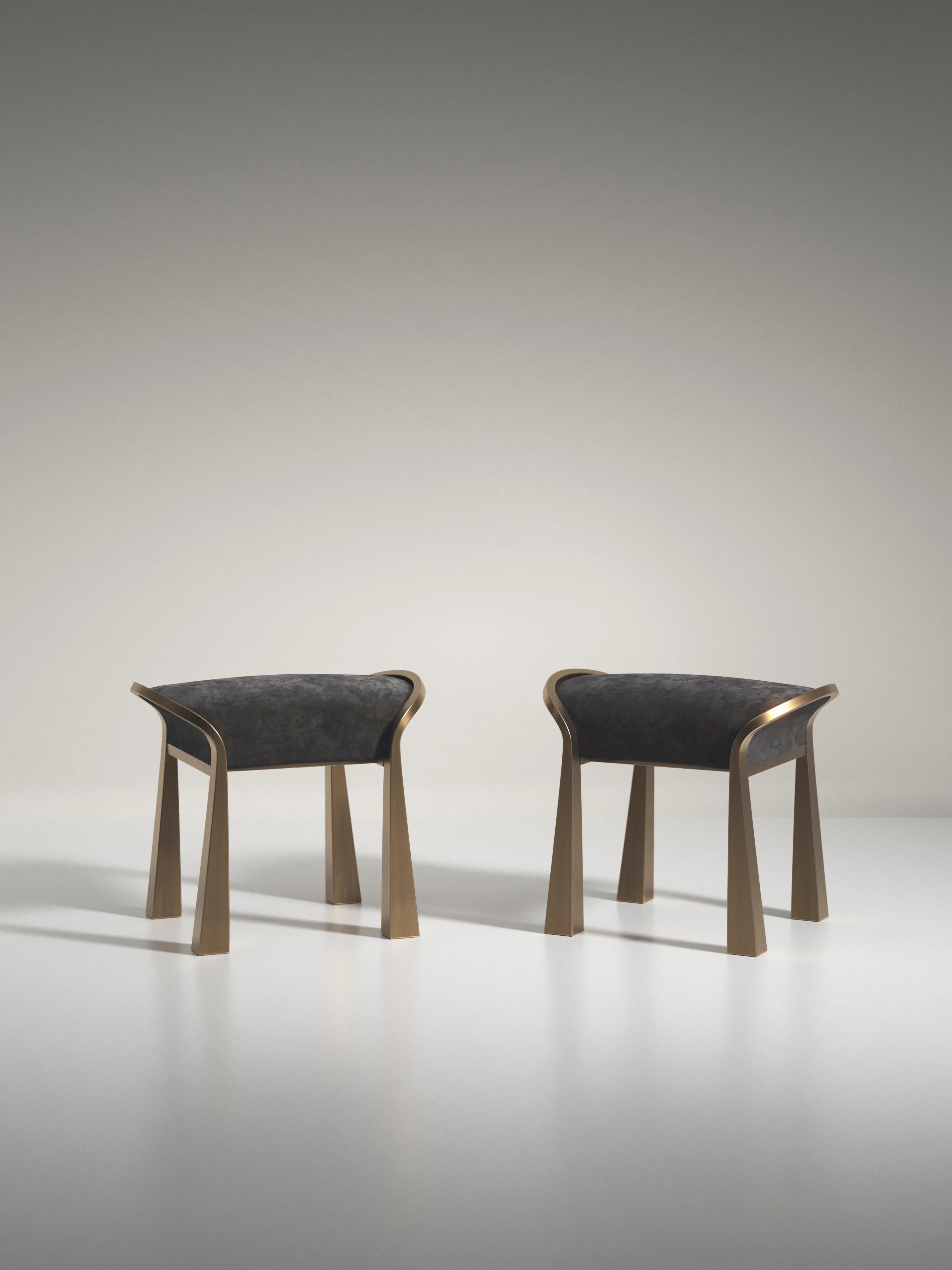 Coppia di sgabelli intarsiati in zigrino con gambe scultoree in ottone di & Y Augousti in vendita 9