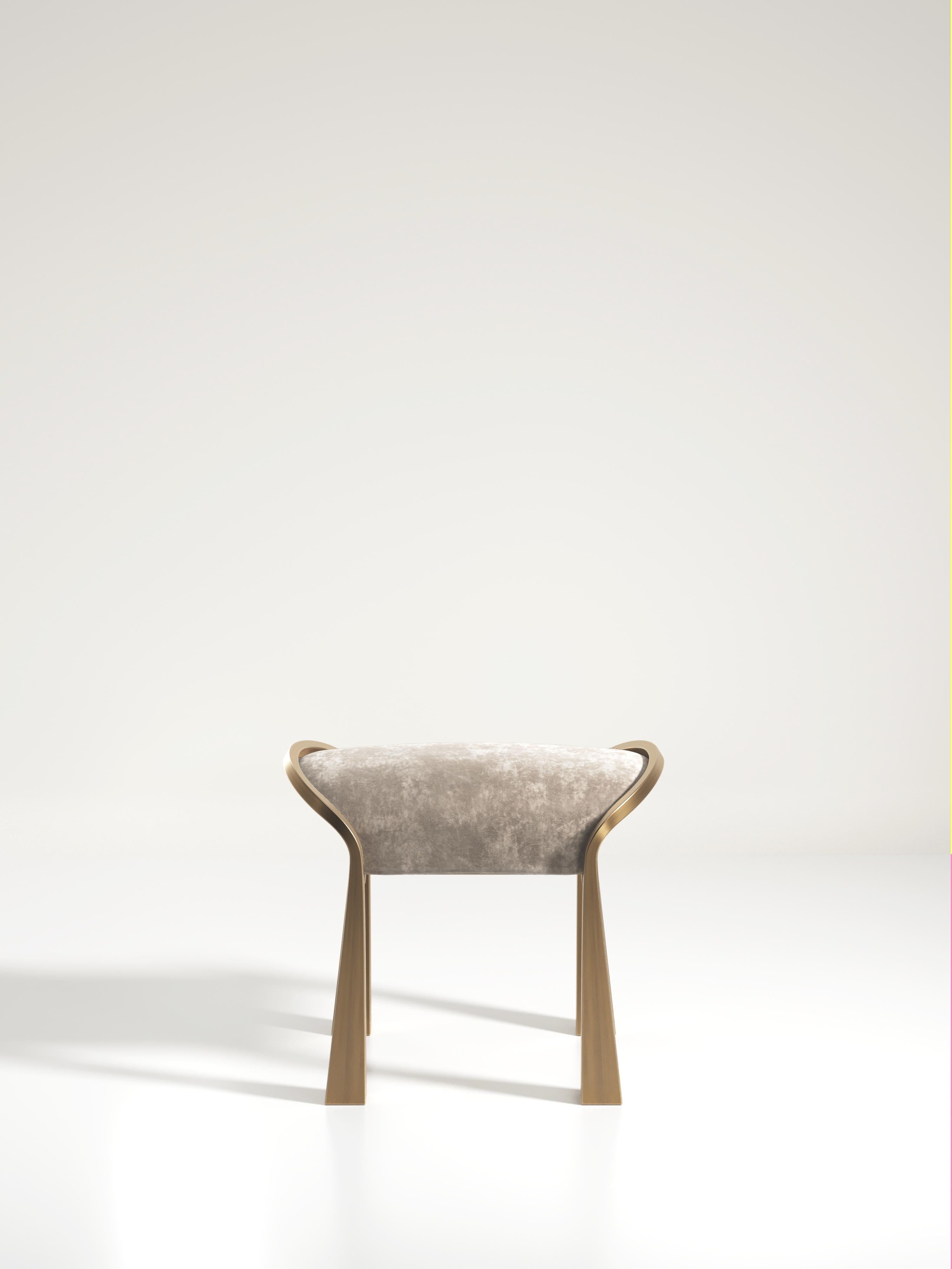 XXI secolo e contemporaneo Coppia di sgabelli intarsiati in zigrino con gambe scultoree in ottone di & Y Augousti in vendita