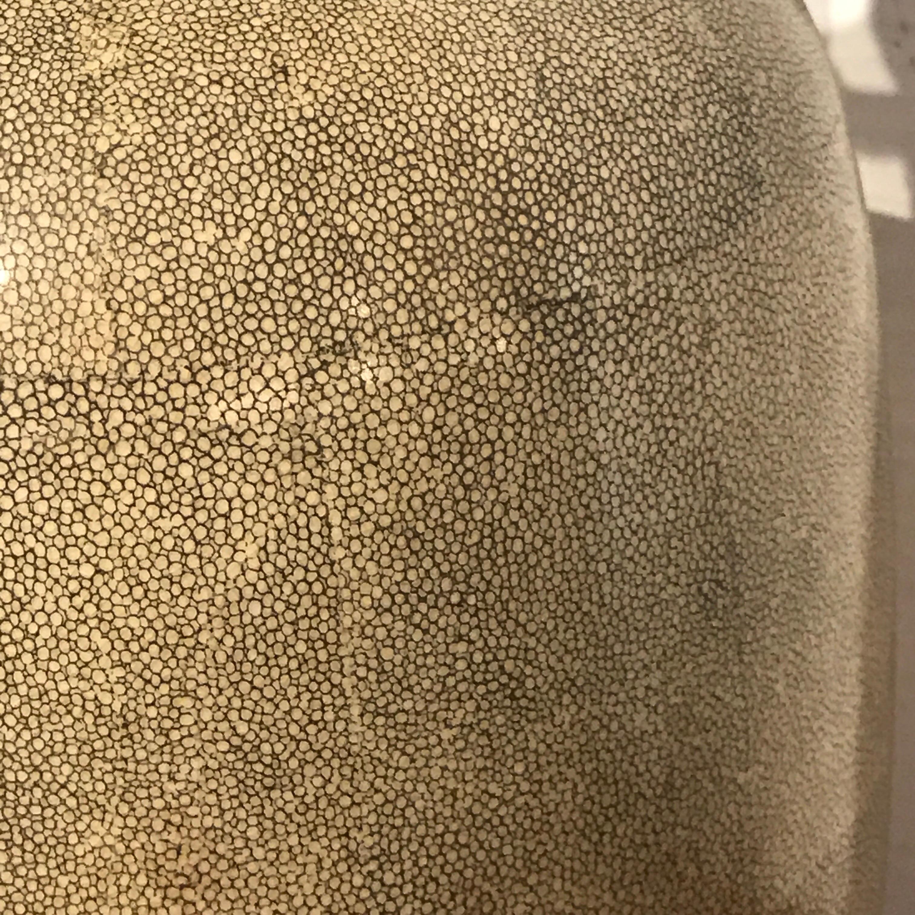Pareja de jarrones de porcelana Shagreen, ahora como lámparas Chapado en plata en venta