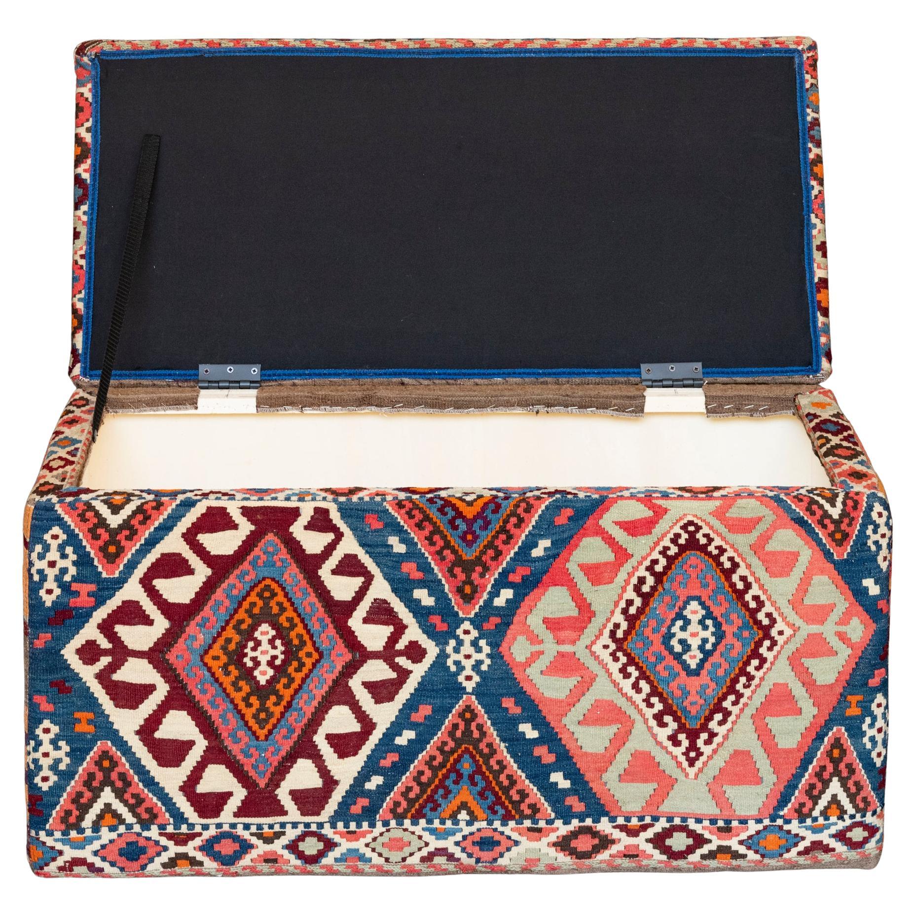 Paar Schahsavan-Kilim-bedeckte Truhen im Angebot 2