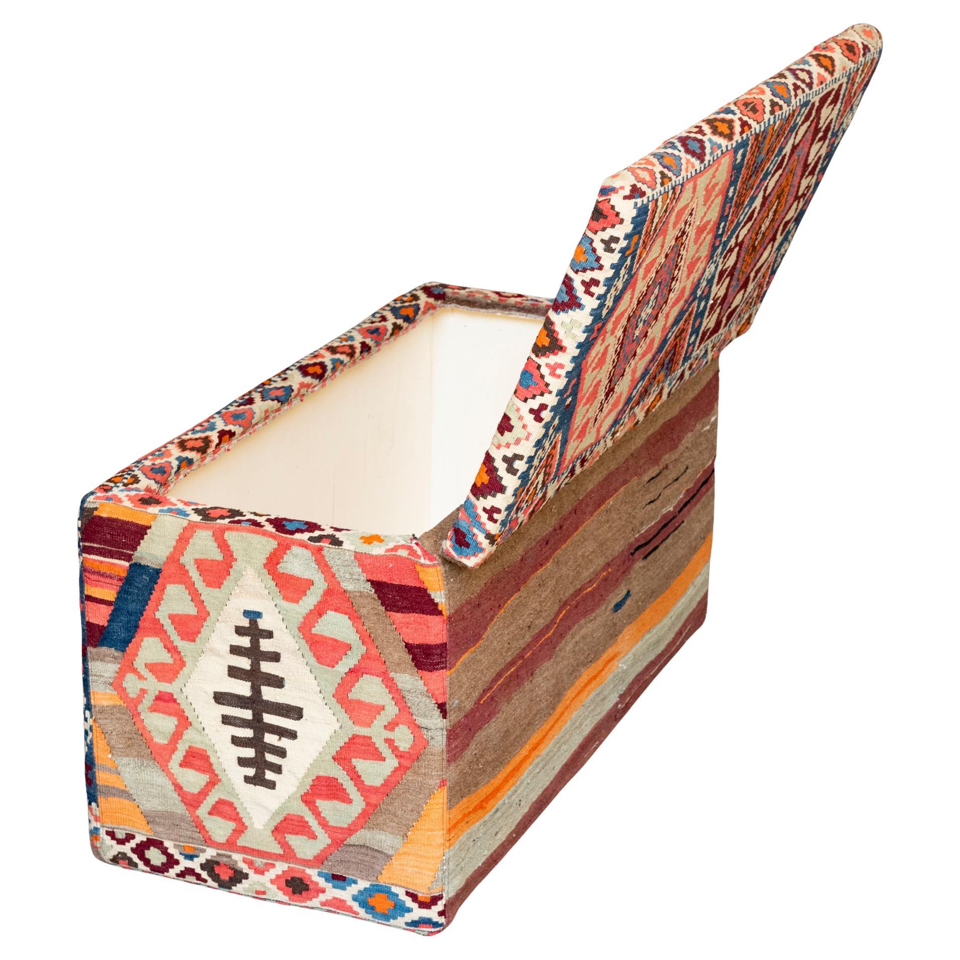Paar Schahsavan-Kilim-bedeckte Truhen im Angebot 3