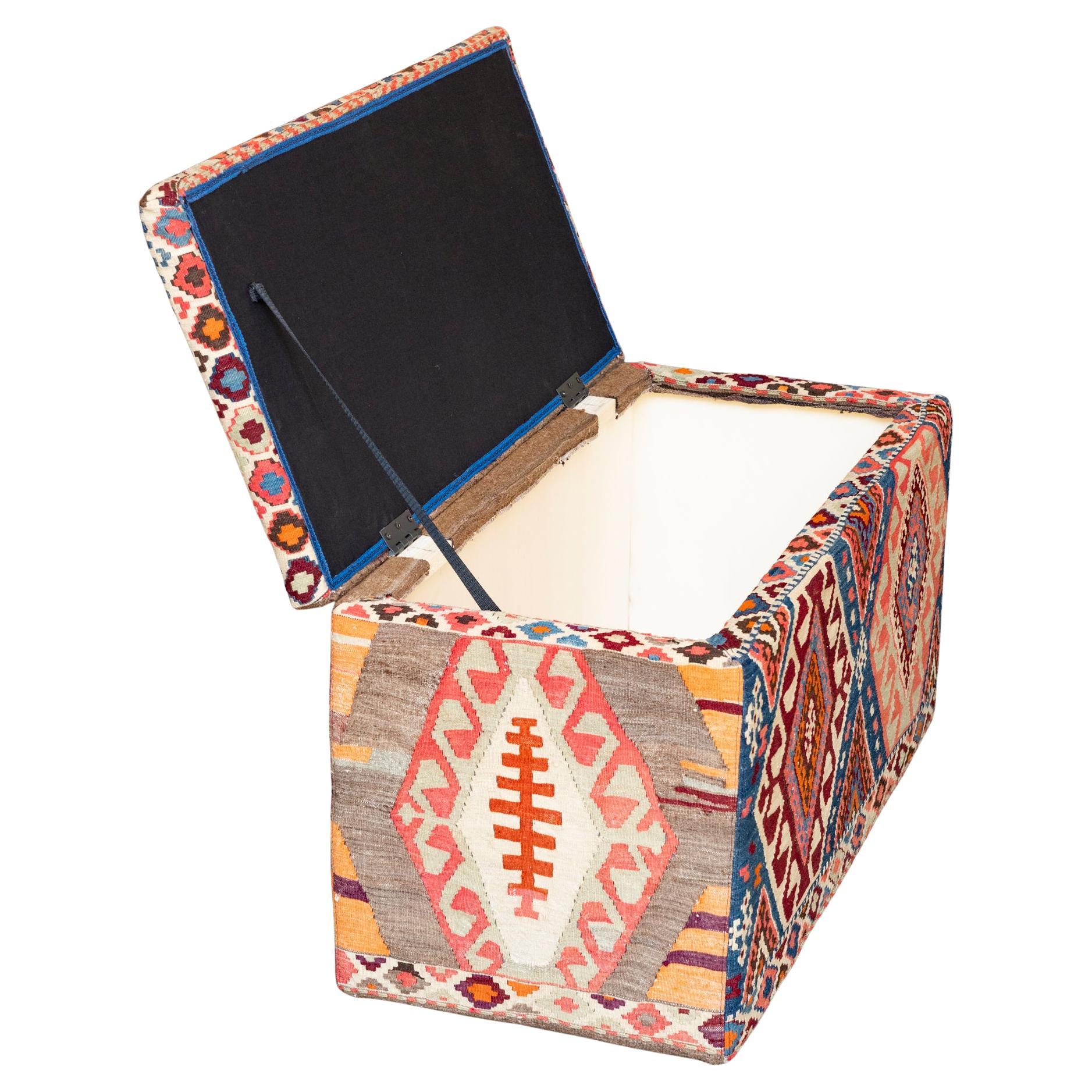 Paar Schahsavan-Kilim-bedeckte Truhen im Angebot 6