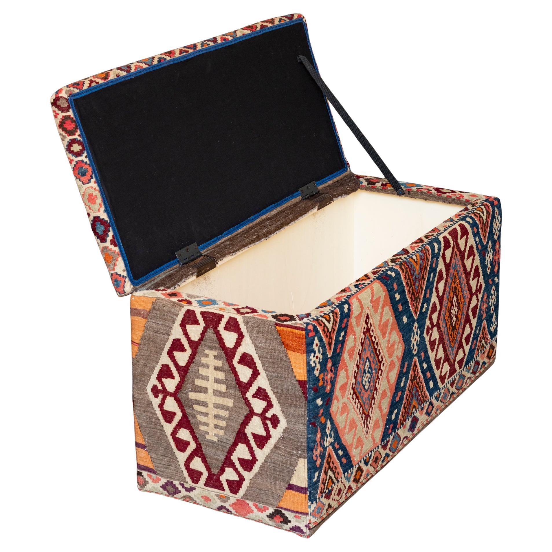 Paar Schahsavan-Kilim-bedeckte Truhen (Handgewebt) im Angebot