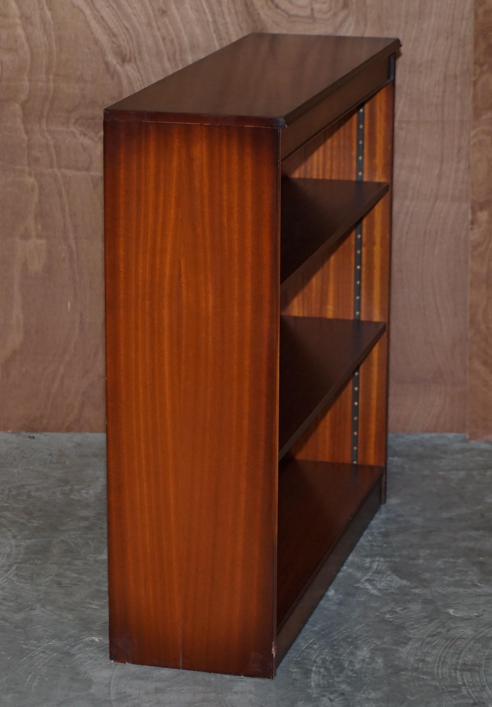 Pair of Shaws of London Flamed Hardwood Dwarf Open Library Bookcases Part Suite For Sale 6