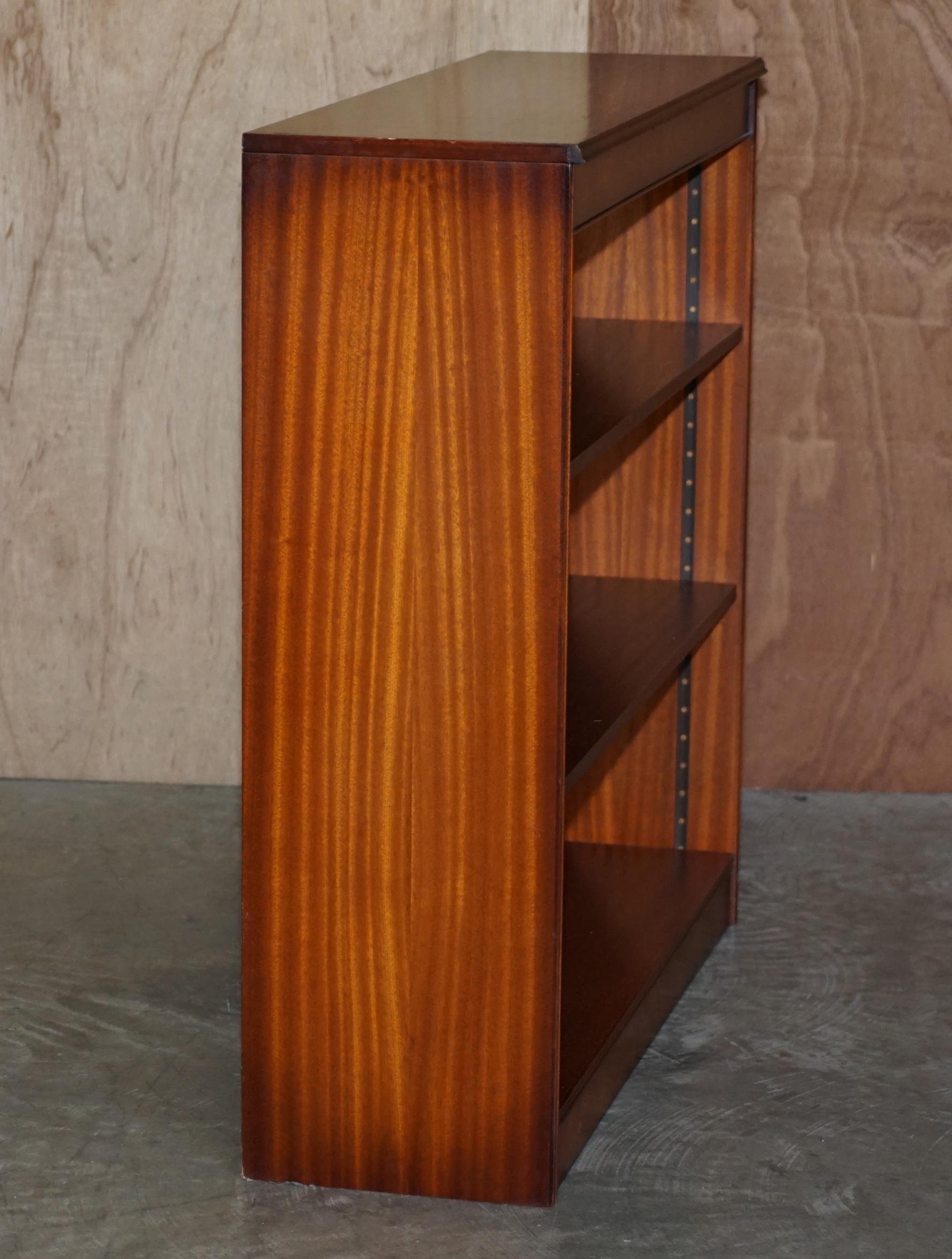 Hand-Crafted Pair of Shaws of London Flamed Hardwood Dwarf Open Library Bookcases Part Suite For Sale
