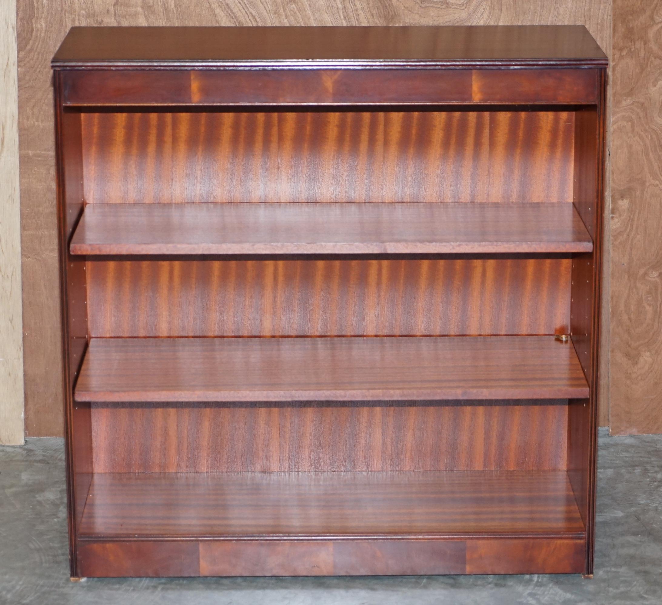 Pair of Shaws of London Flamed Hardwood Dwarf Open Library Bookcases Small Suite For Sale 5