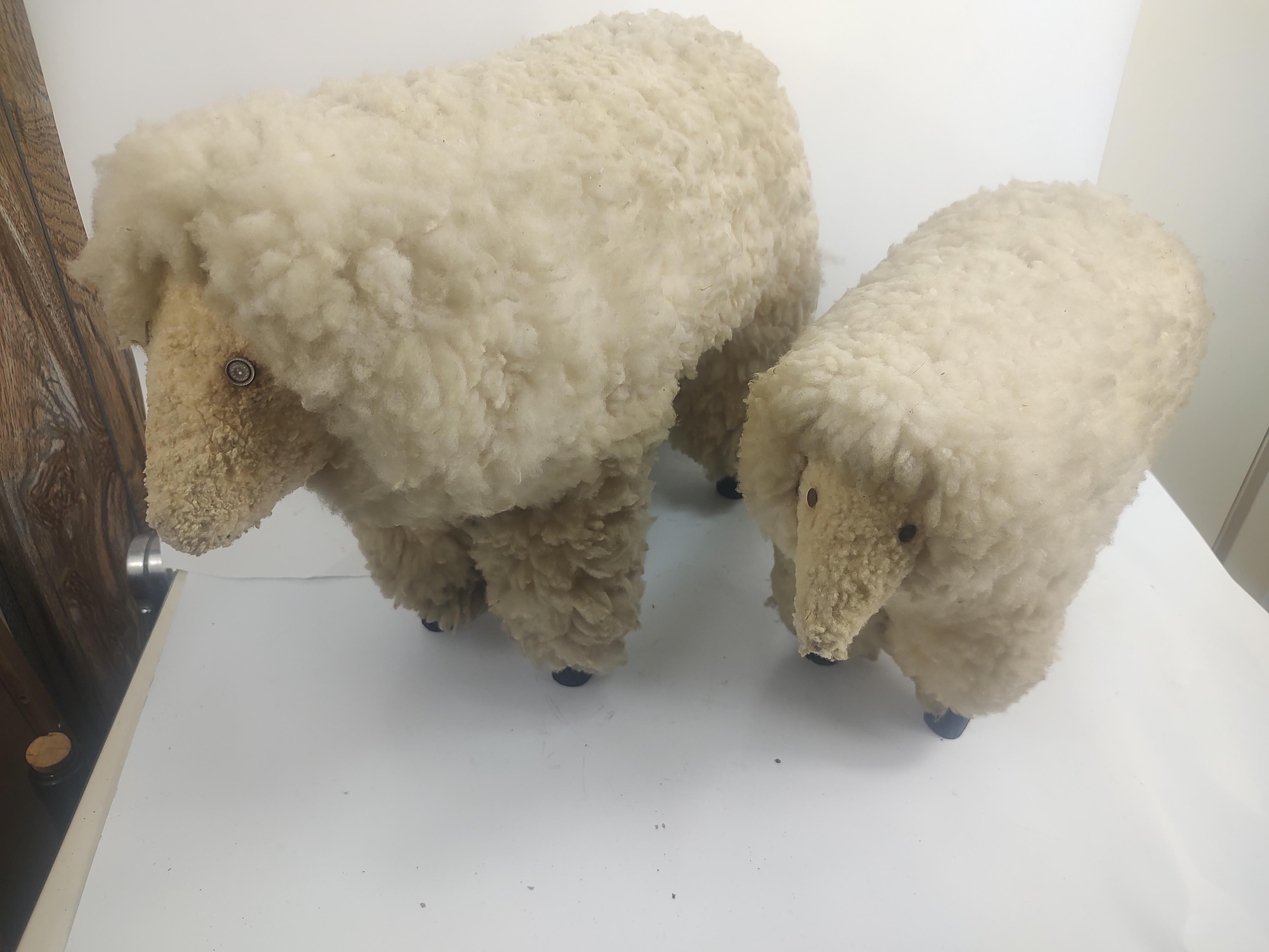 Paire de sculptures de moutons dans le style d'un artiste français, vers 1985 en vente 3