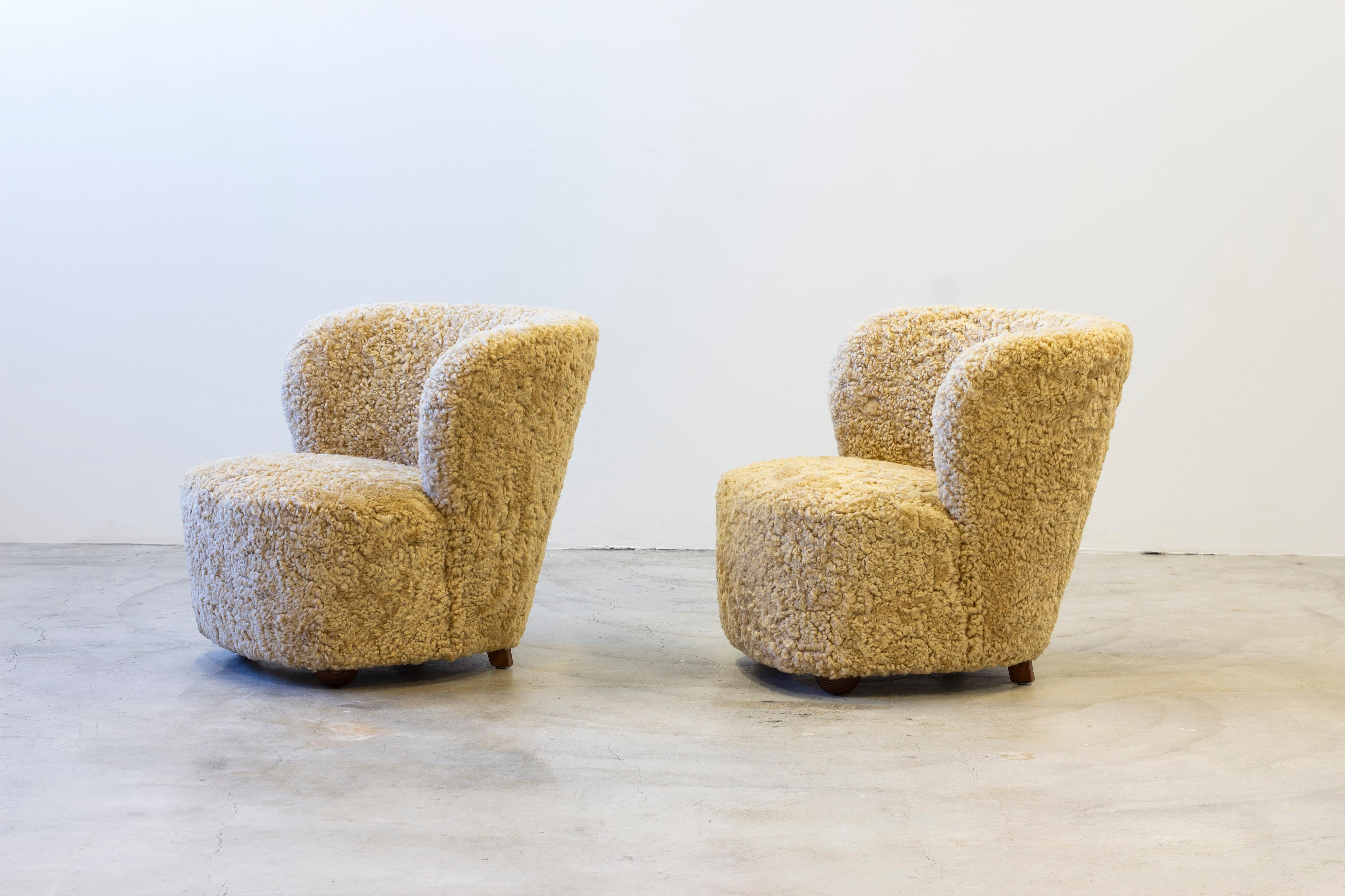 Mid-20th Century Pair of sheepskin chairs in the manner of Viggo Boesen, Danish modern, 1940s For Sale
