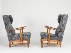 Paire de fauteuils de salon en peau de mouton par Gunnar Gperts