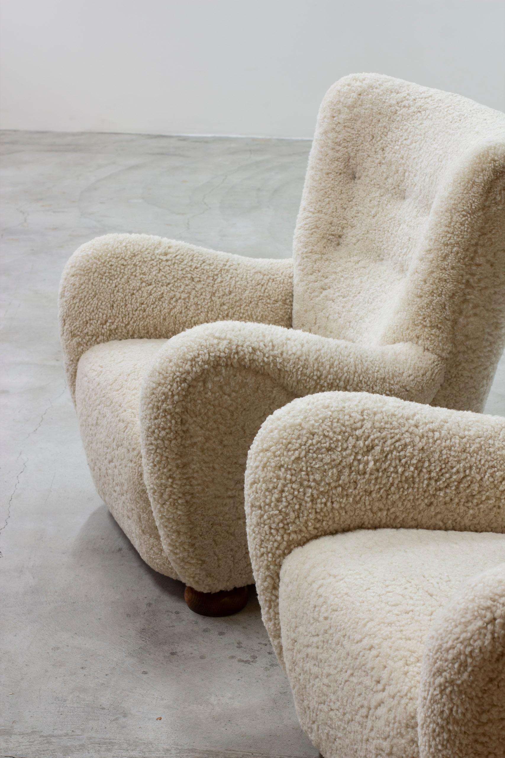 Pair of sheepskin lounge chairs in the manner of Märta Blomstedt, DENMARK, 1940S For Sale 3