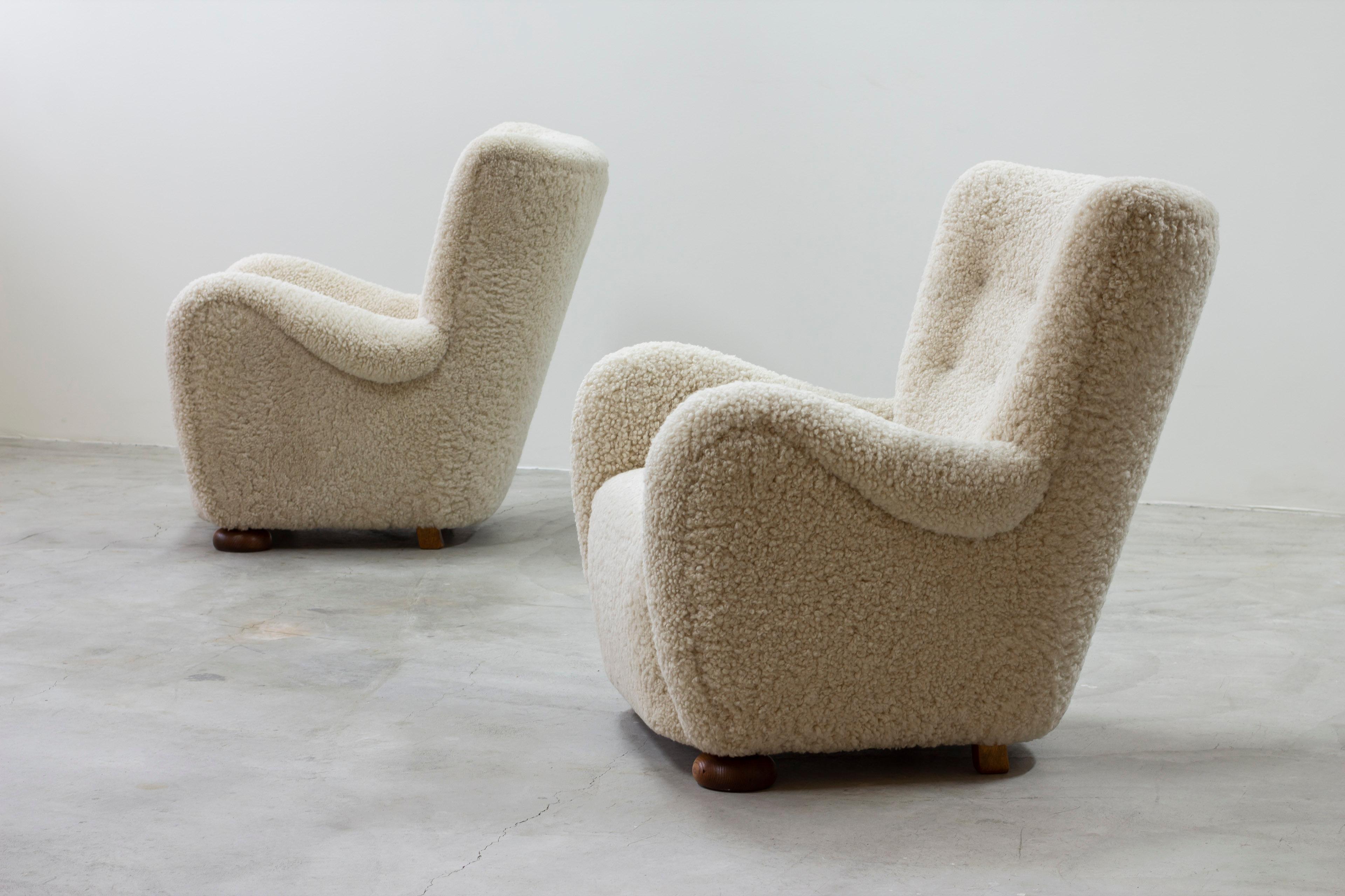Pair of sheepskin lounge chairs in the manner of Märta Blomstedt, DENMARK, 1940S For Sale 5