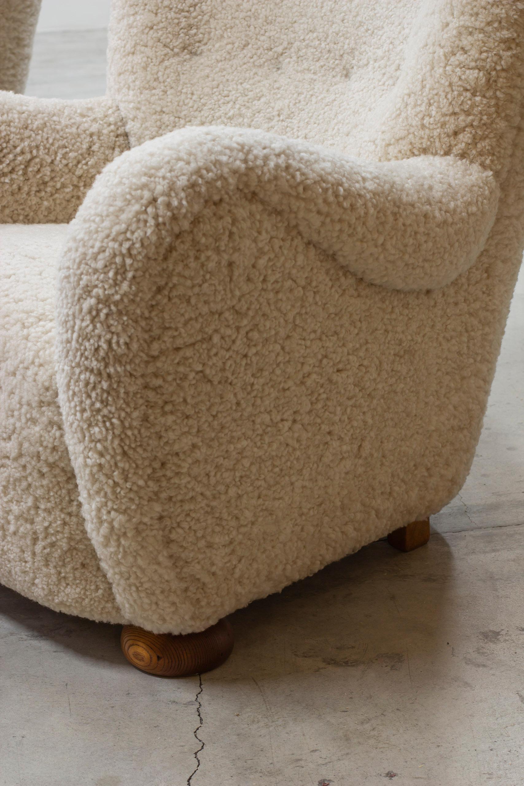 Pair of sheepskin lounge chairs in the manner of Märta Blomstedt, DENMARK, 1940S For Sale 2