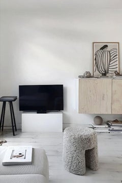 Pareja de pufs de piel de oveja Moonlight Sequoia de Space Copenhagen para Fredericia