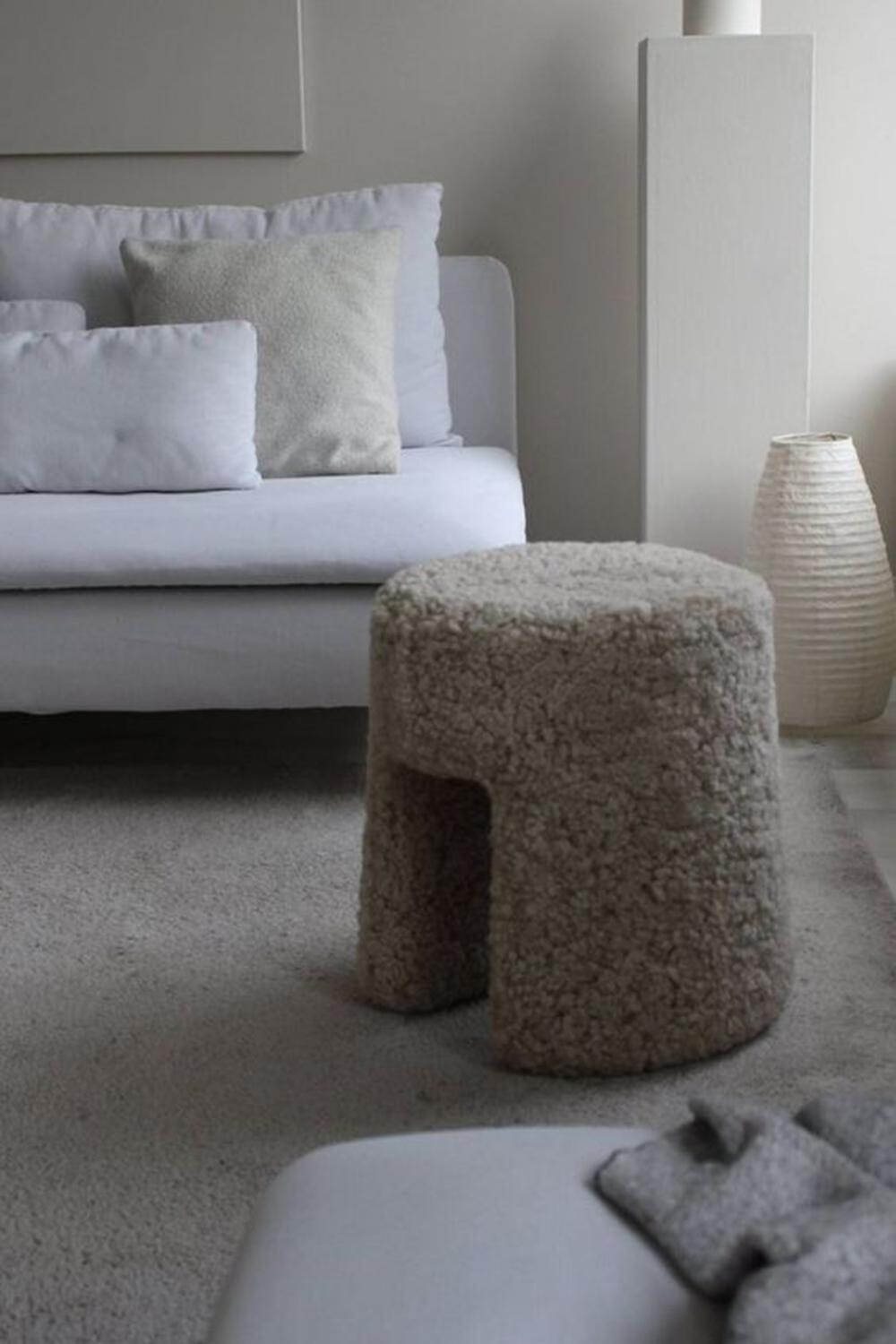 Polacco Coppia di Pouf in pelle di pecora Moonlight Sequoia di Space Copenhagen per Fredericia in vendita