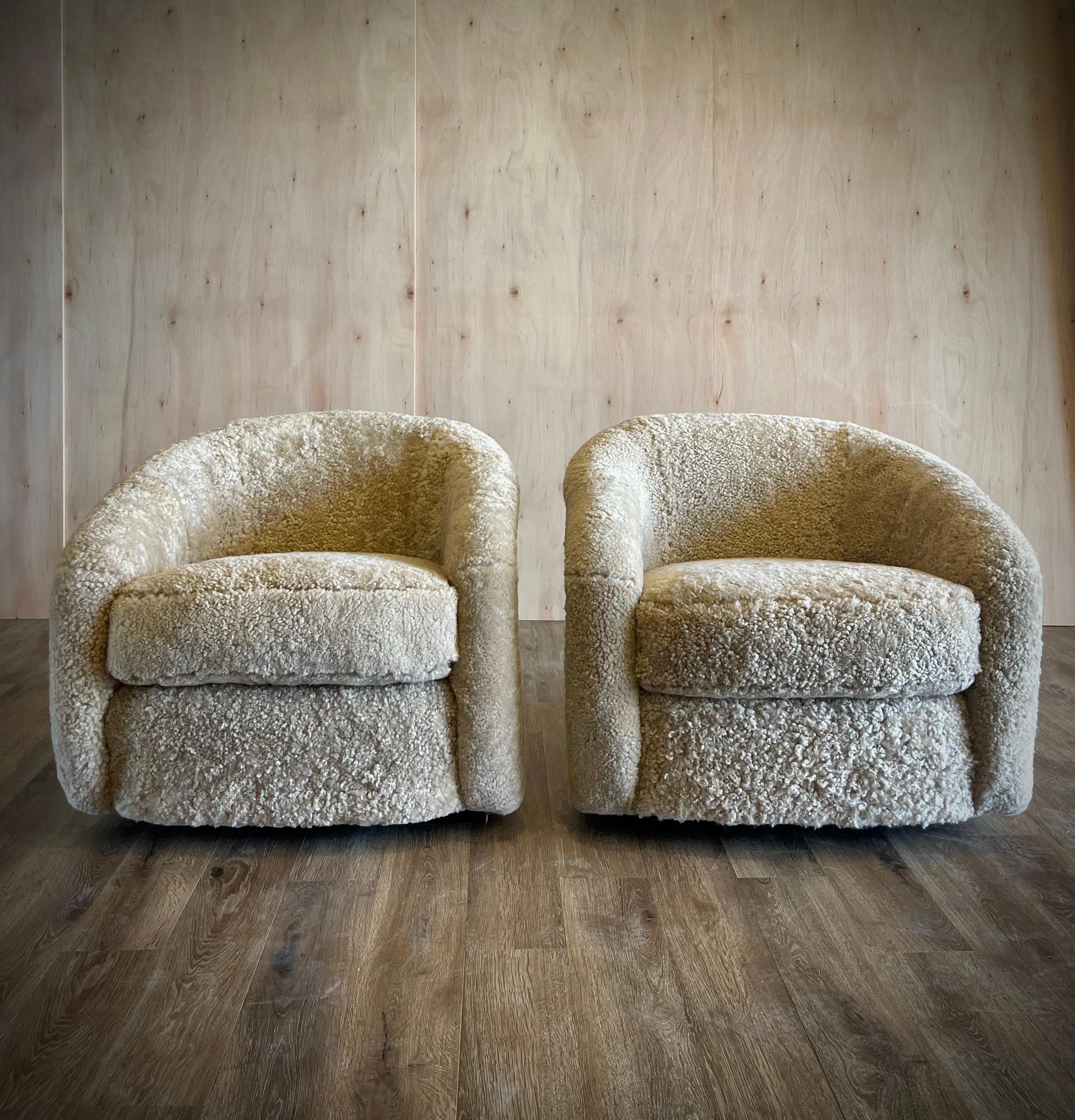 Post-Modern Pair of Sheepskin Swivel Chairs, Milo Baughman for Thayer Coggin style 