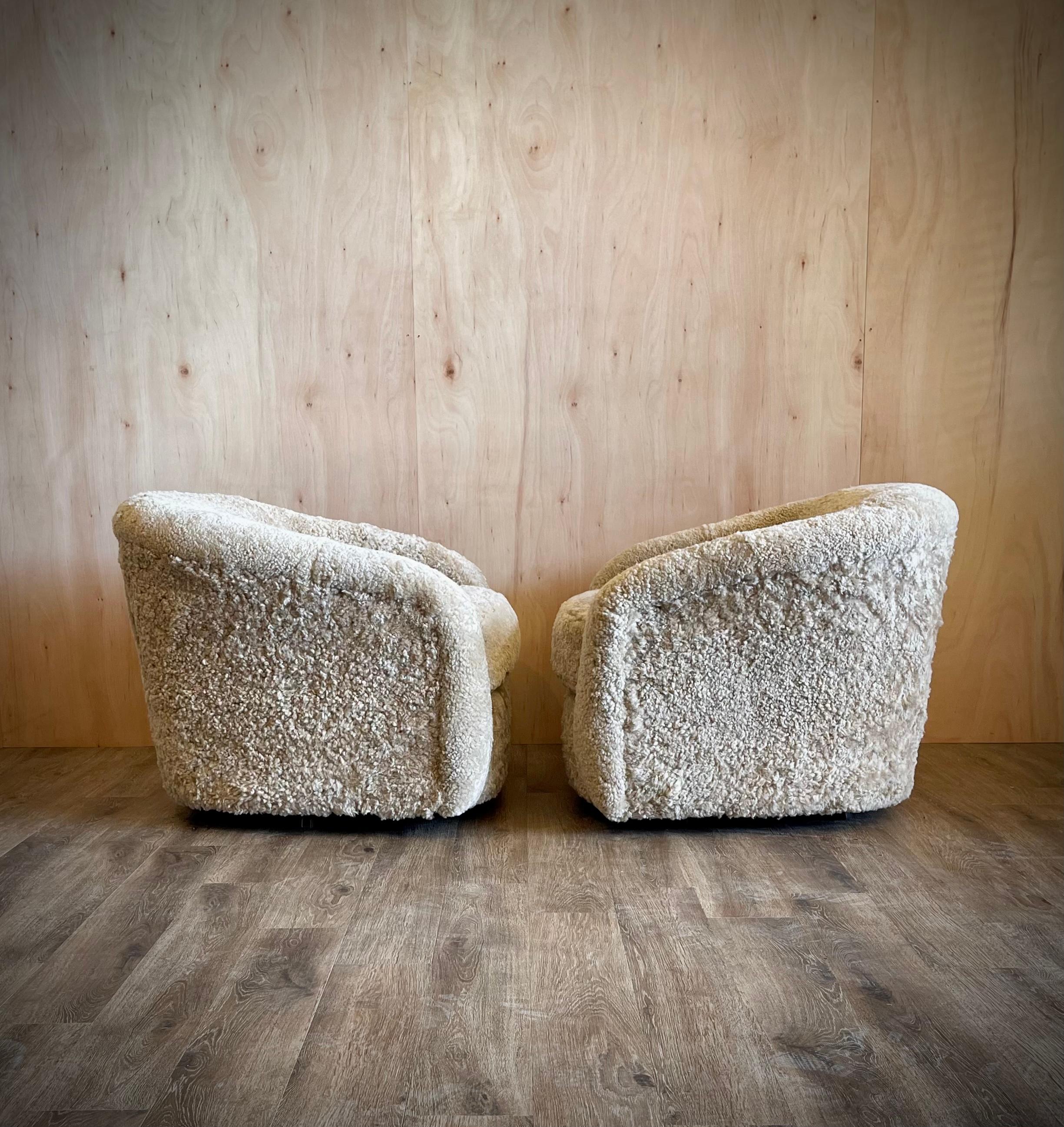 Pair of Sheepskin Swivel Chairs, Milo Baughman for Thayer Coggin style  1