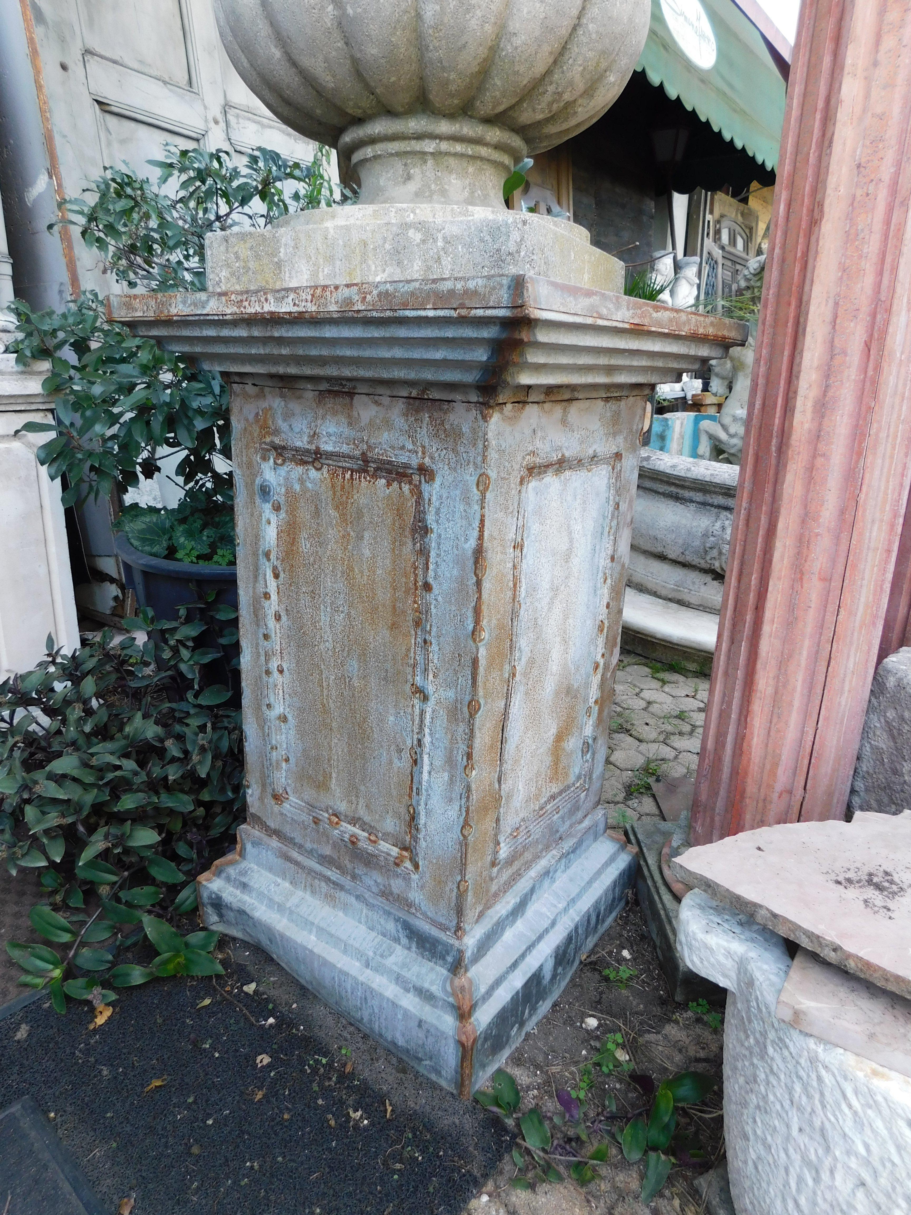 Pair of sheet metal vase or statue holder pedestals, Italy For Sale 1