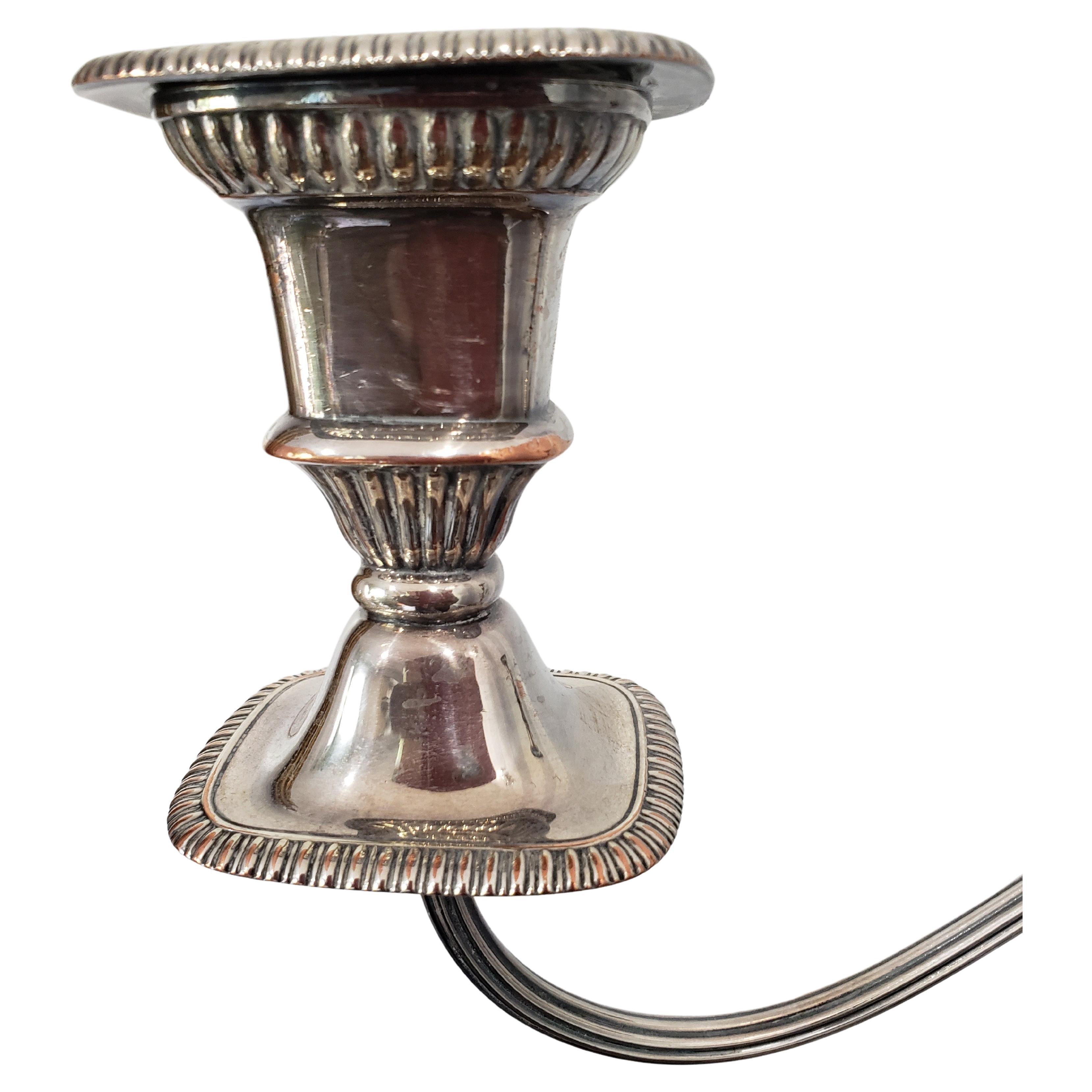 Coppia di candelabri a tre luci convertibili in argento di Sheffield, circa 1840 in vendita 1