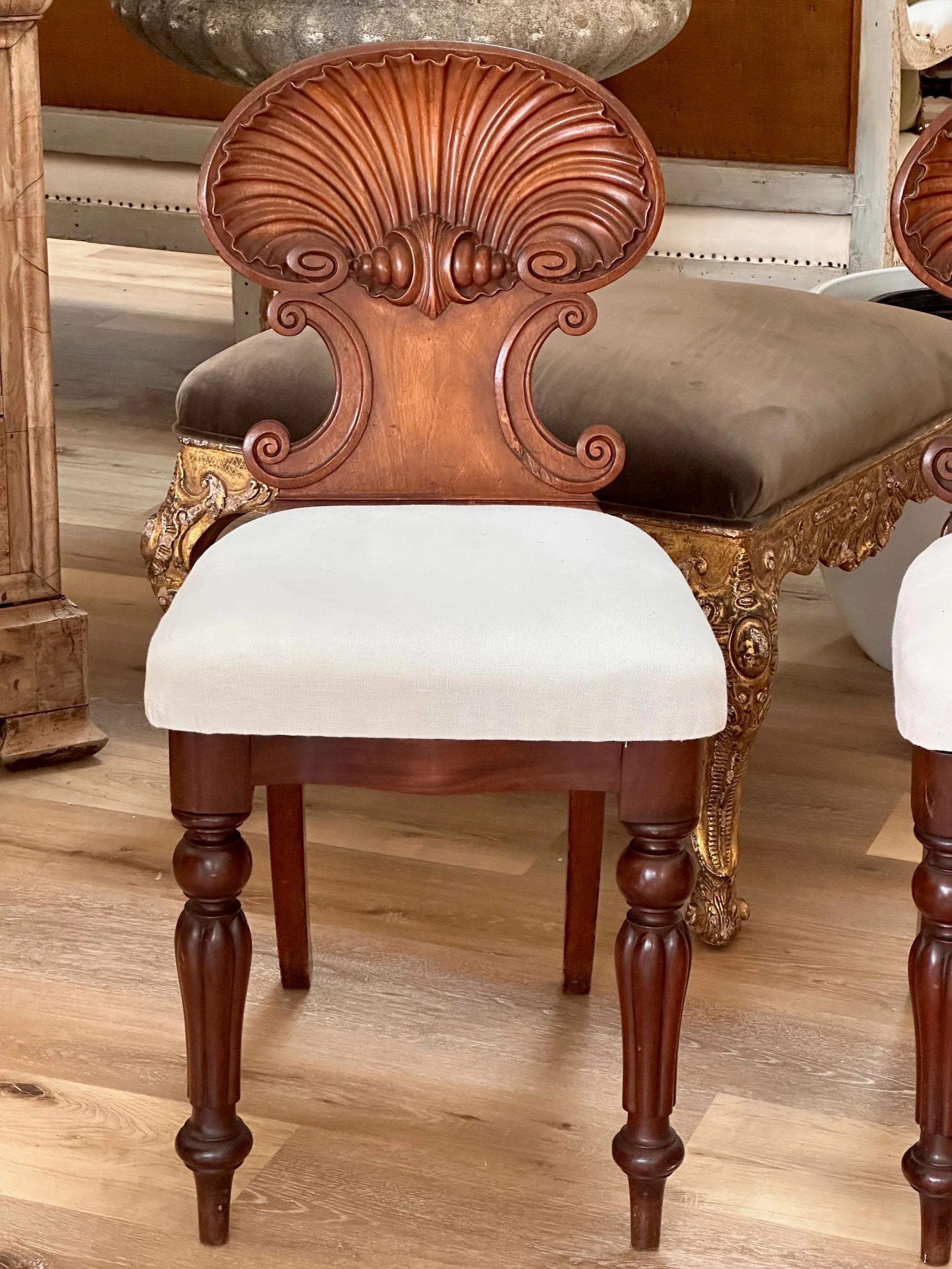 Pair of Shell-Back Hall Chairs, Late 18th-Early 19th Century In Good Condition In Charlottesville, VA