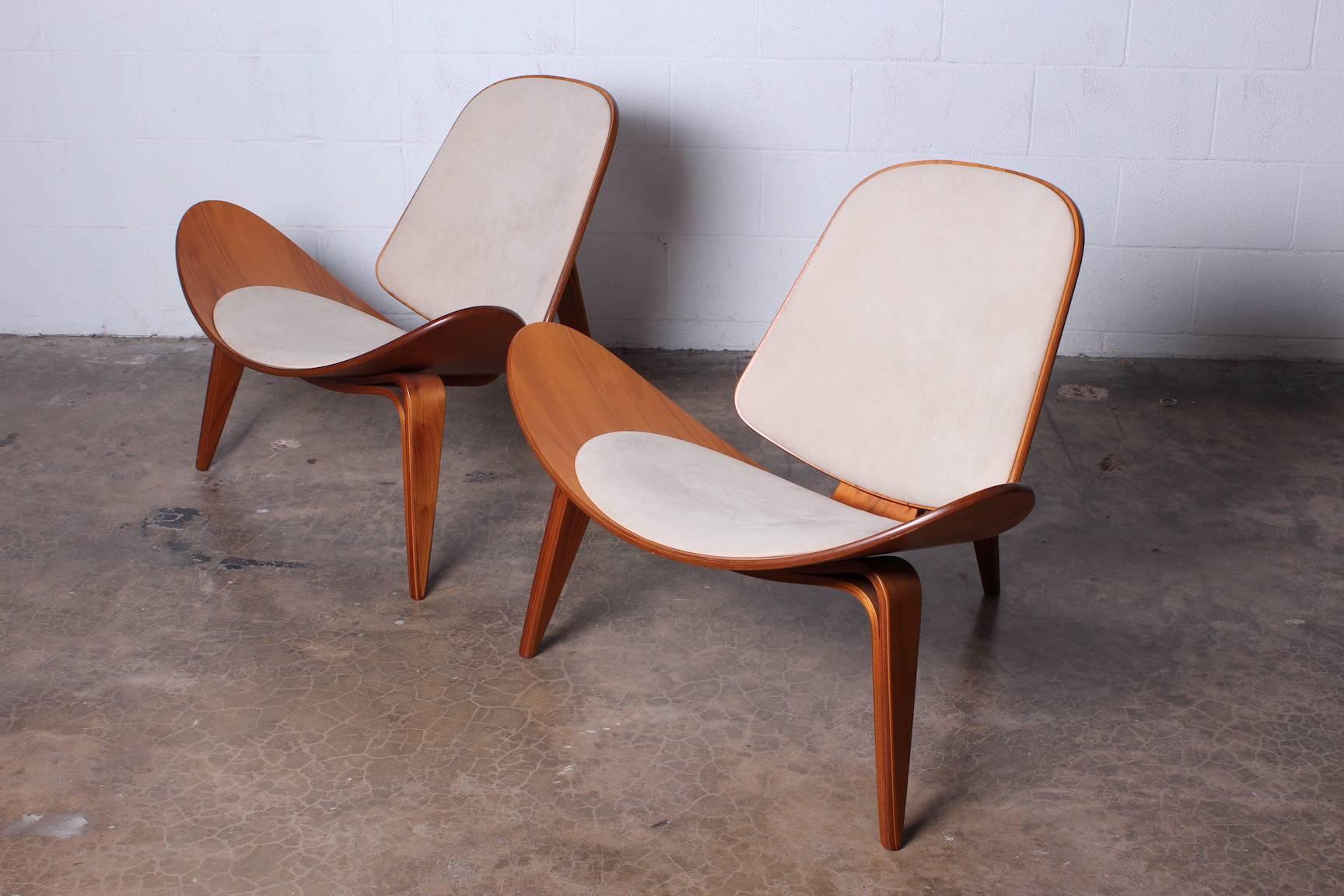 Pair of Shell Chairs by Hans Wegner 13