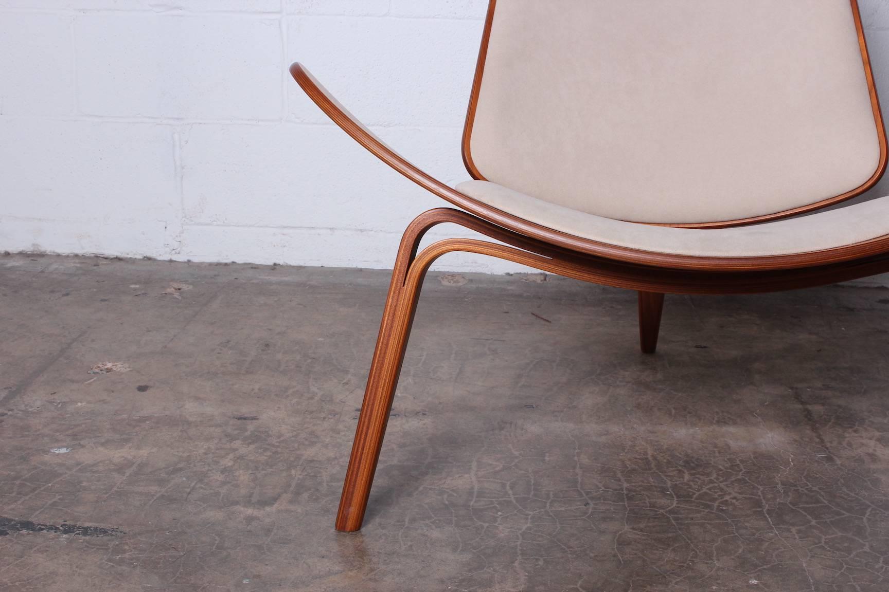 Mid-20th Century Pair of Shell Chairs by Hans Wegner