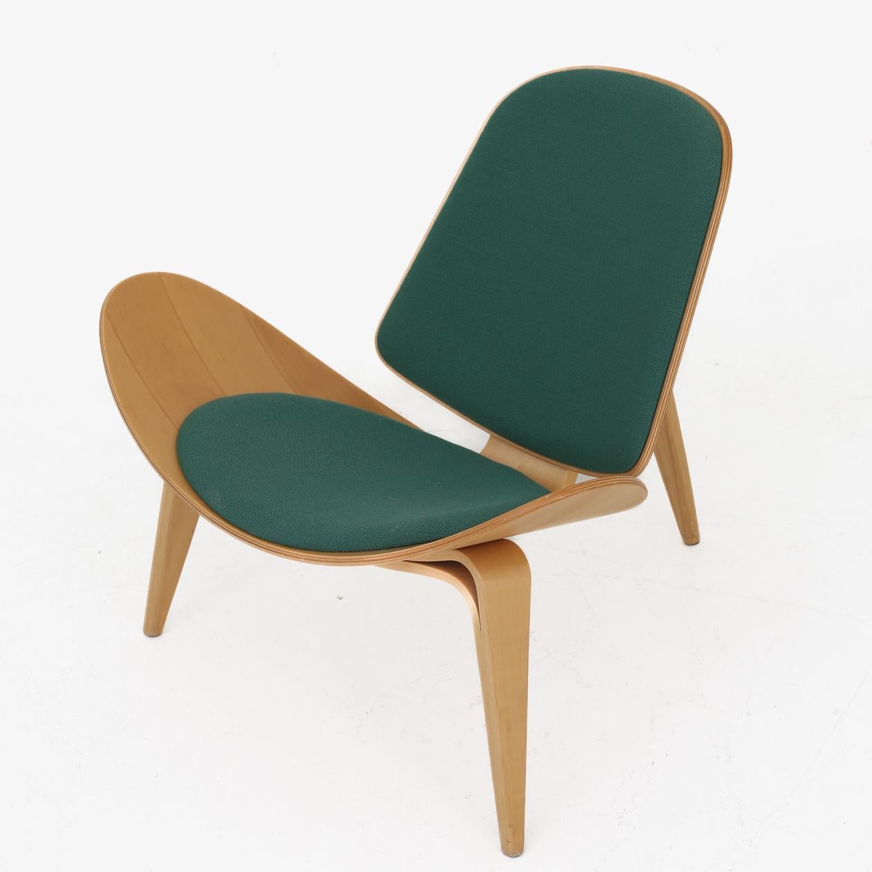 20th Century Pair of Shell Chairs in Maple by Hans J. Wegner