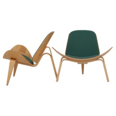 Paire de chaises en érable en forme de coquillage de Hans J. Wegner