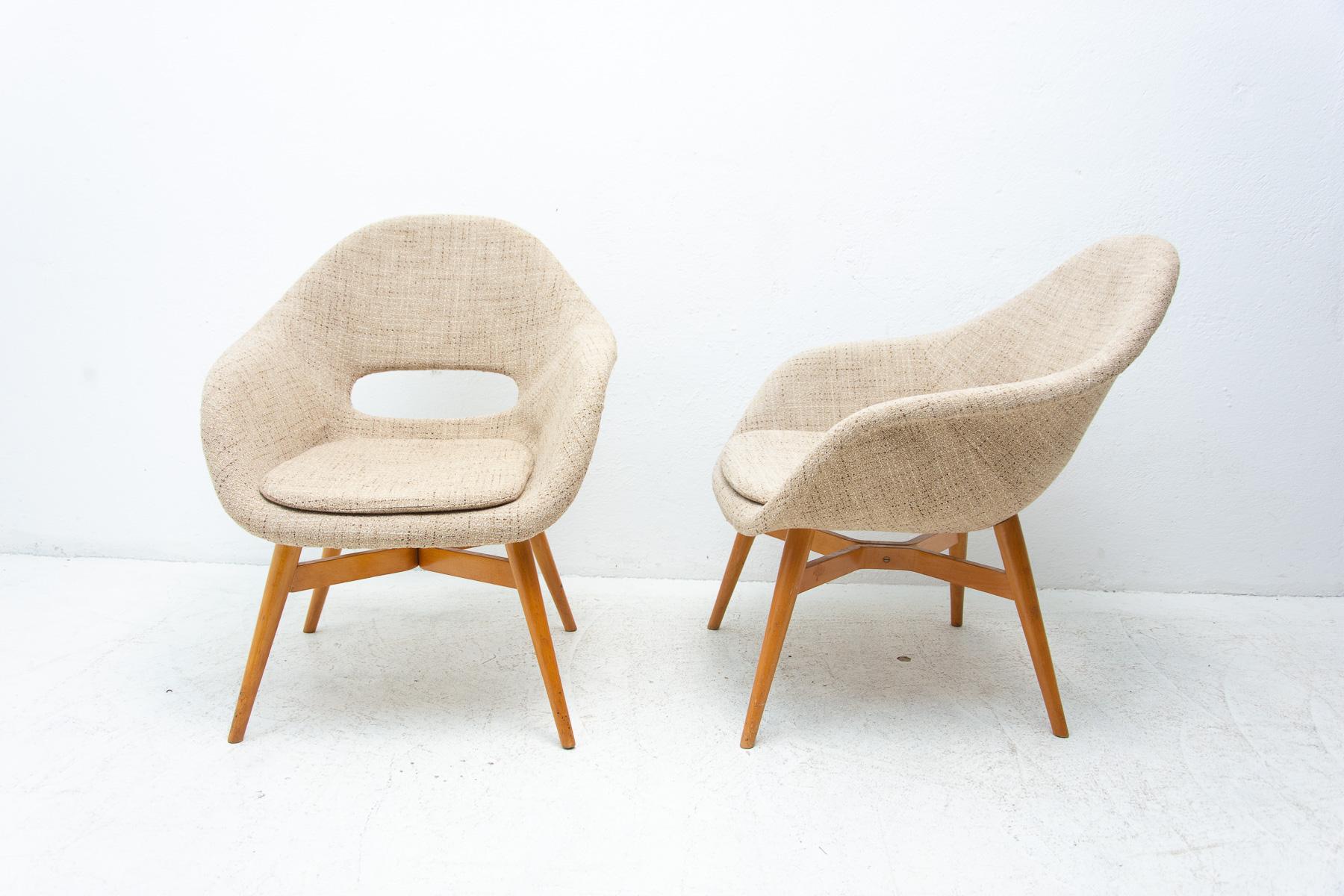 Pair of Shell Fiberglass Lounge Chairs by Miroslav Navrátil, Czechoslovakia 1960 2