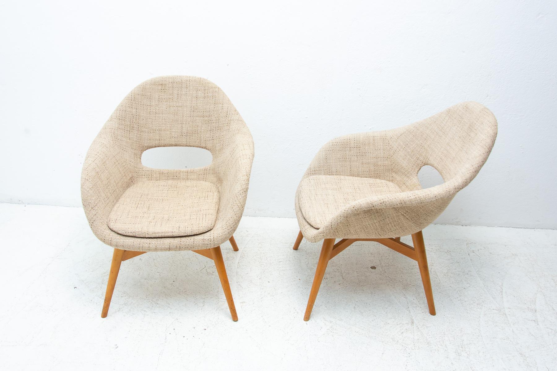 Pair of Shell Fiberglass Lounge Chairs by Miroslav Navrátil, Czechoslovakia 1960 3