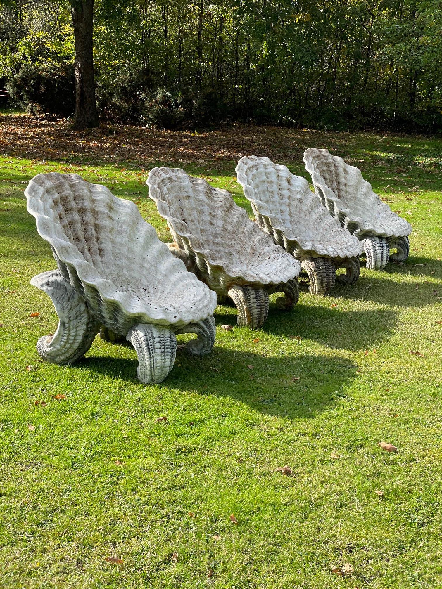 Paire de chaises de jardin de jardin coquillage, 20ème siècle Bon état - En vente à Bagshot, GB