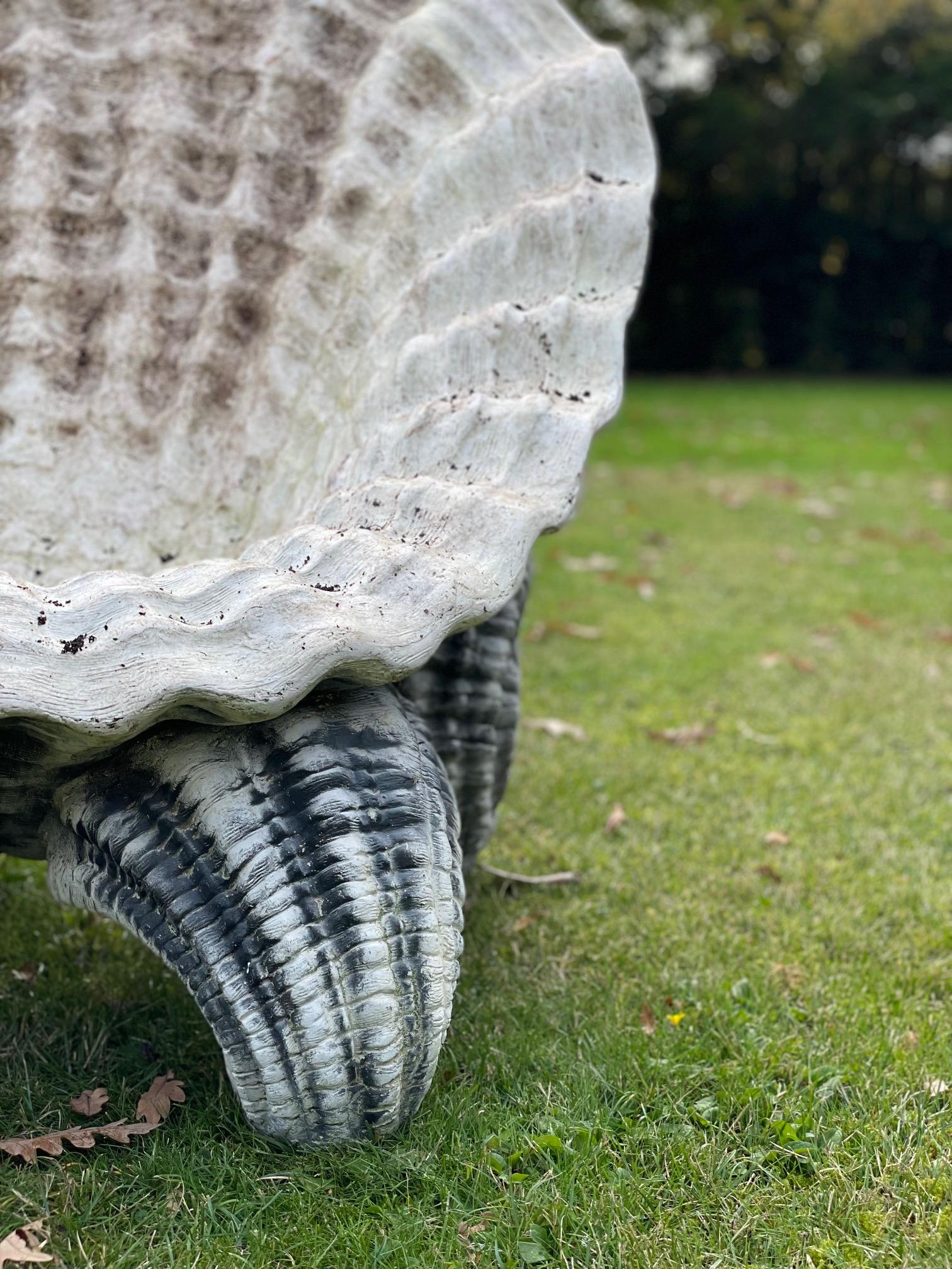 Paire de chaises de jardin de jardin coquillage, 20ème siècle en vente 1