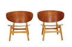 Pair of Shell Lounge Chairs by Hans Wegner