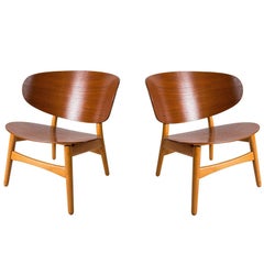 Pair of Shell Lounge Chairs by Hans Wegner