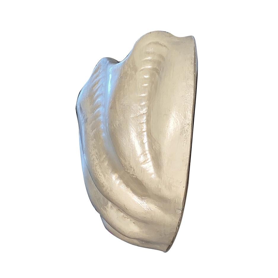 Plâtre Paire d'appliques en forme de coquillage. en vente