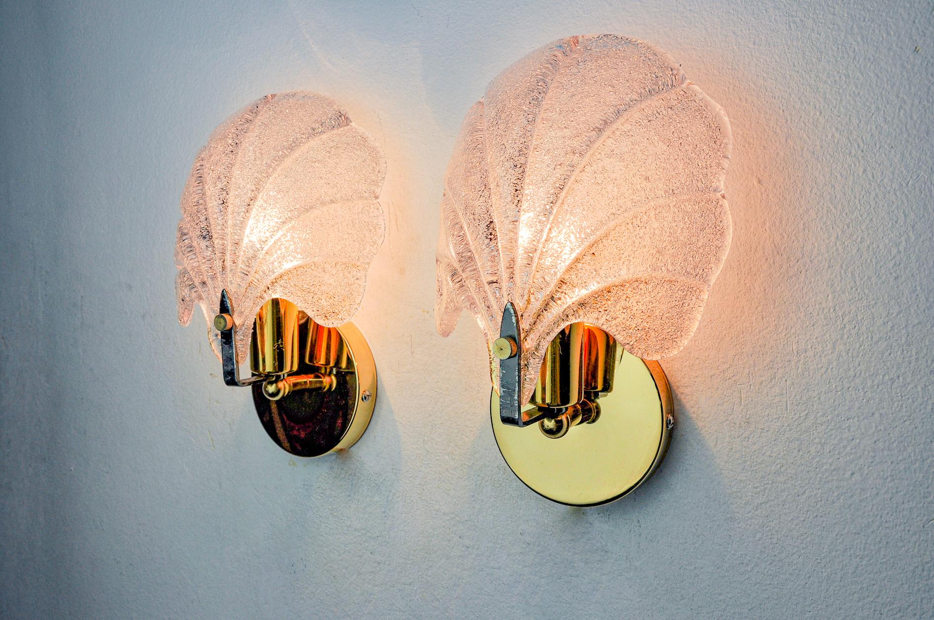 Late 20th Century Pair of shell sconces, frosted murano glass, italy, 1980 For Sale