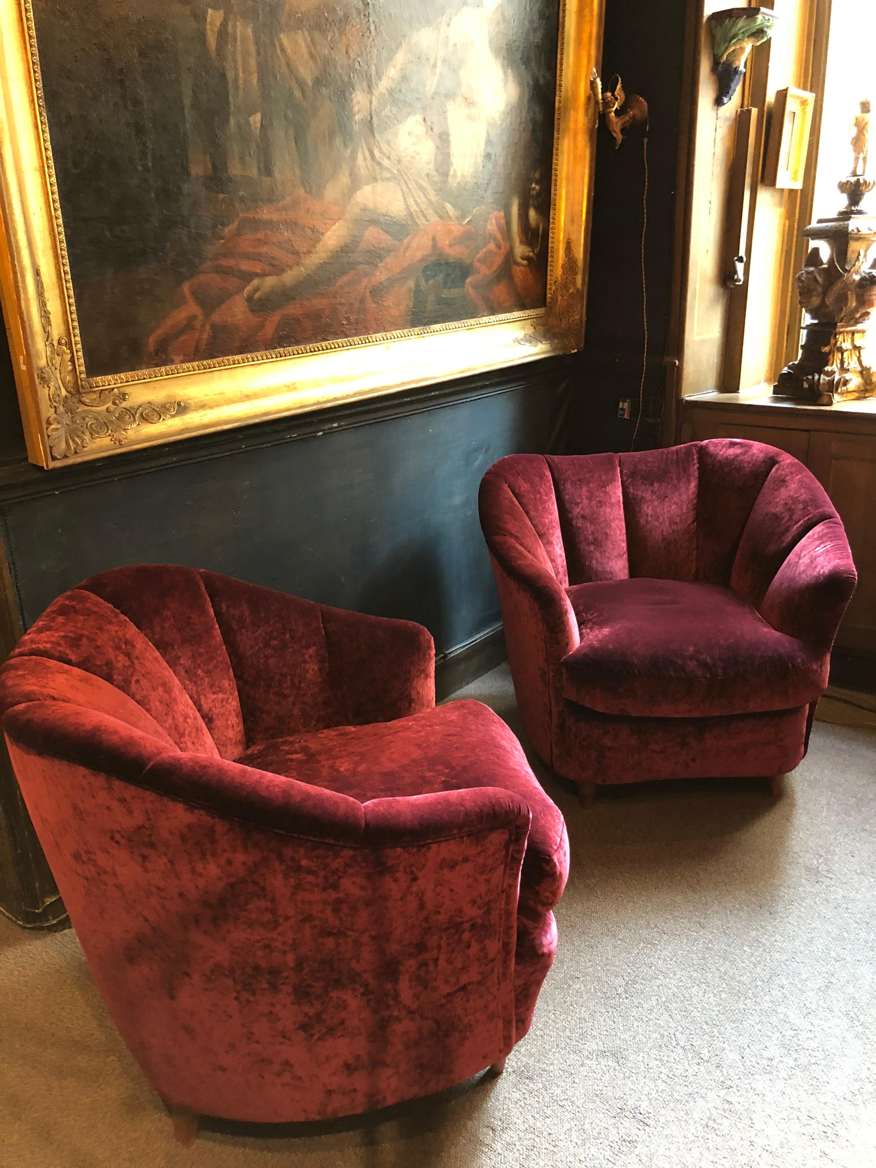 Italian Pair of Shell-Shaped Armchairs For Sale