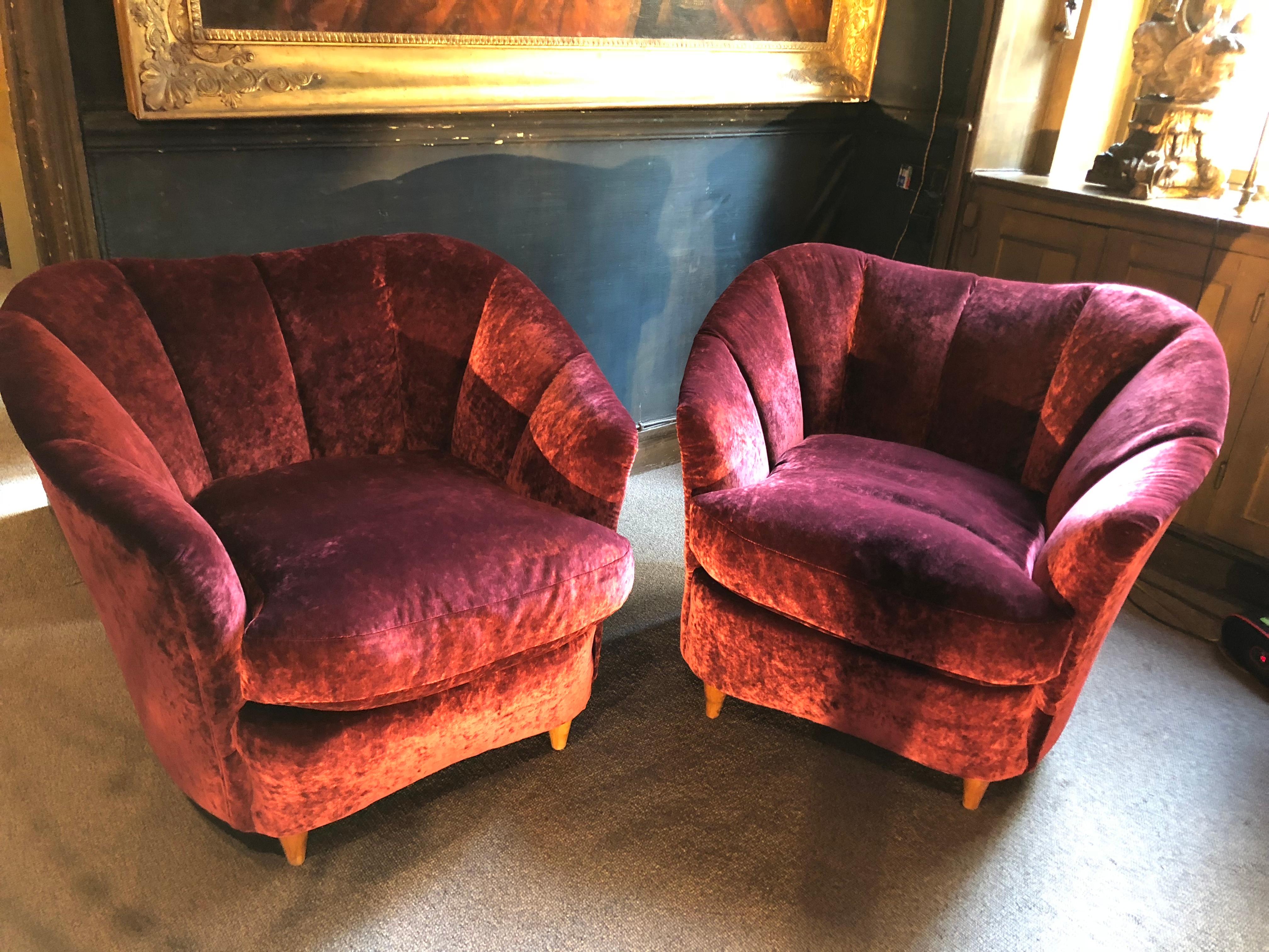 Mid-20th Century Pair of Shell-Shaped Armchairs For Sale