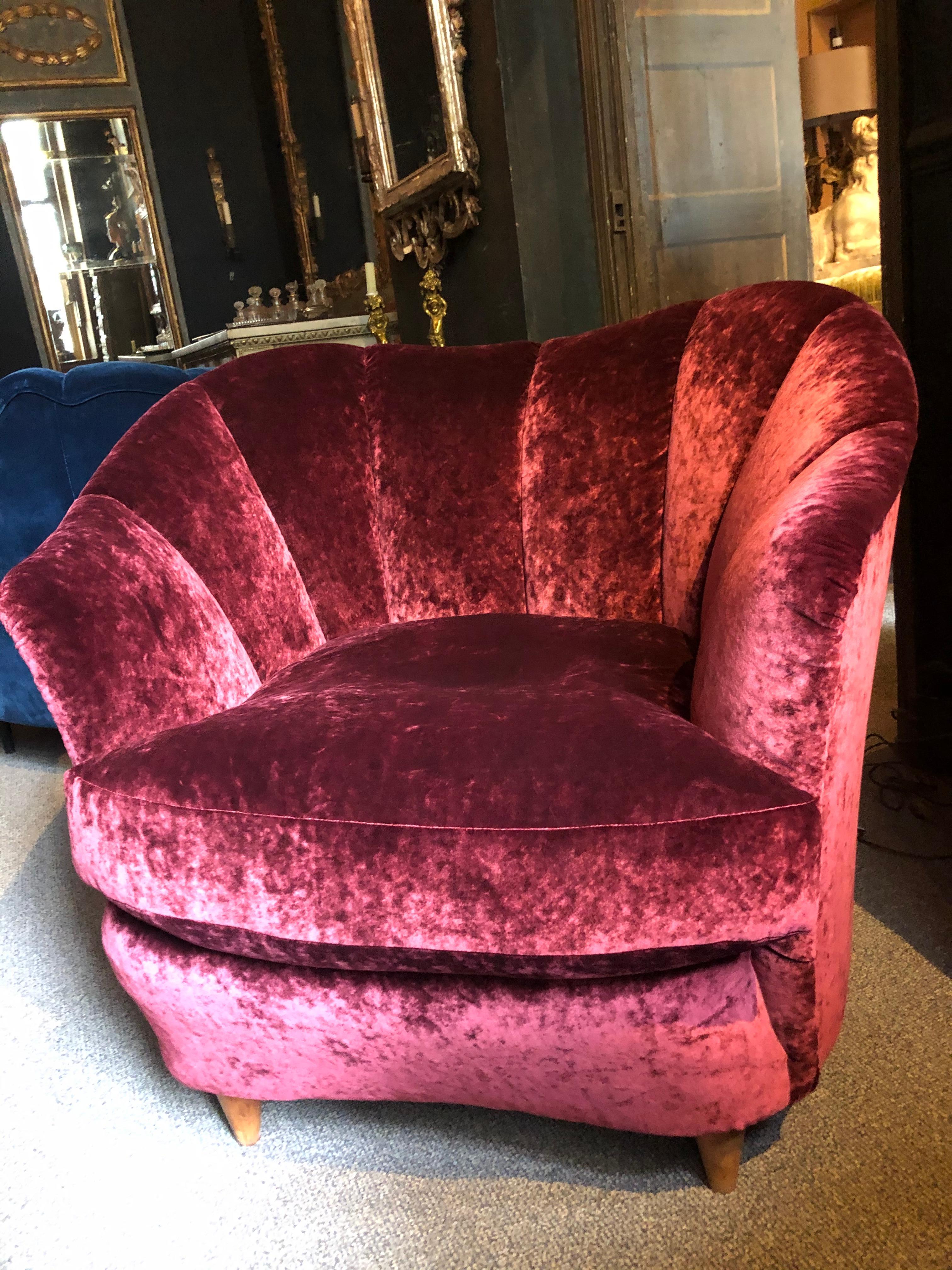 Velvet Pair of Shell-Shaped Armchairs For Sale