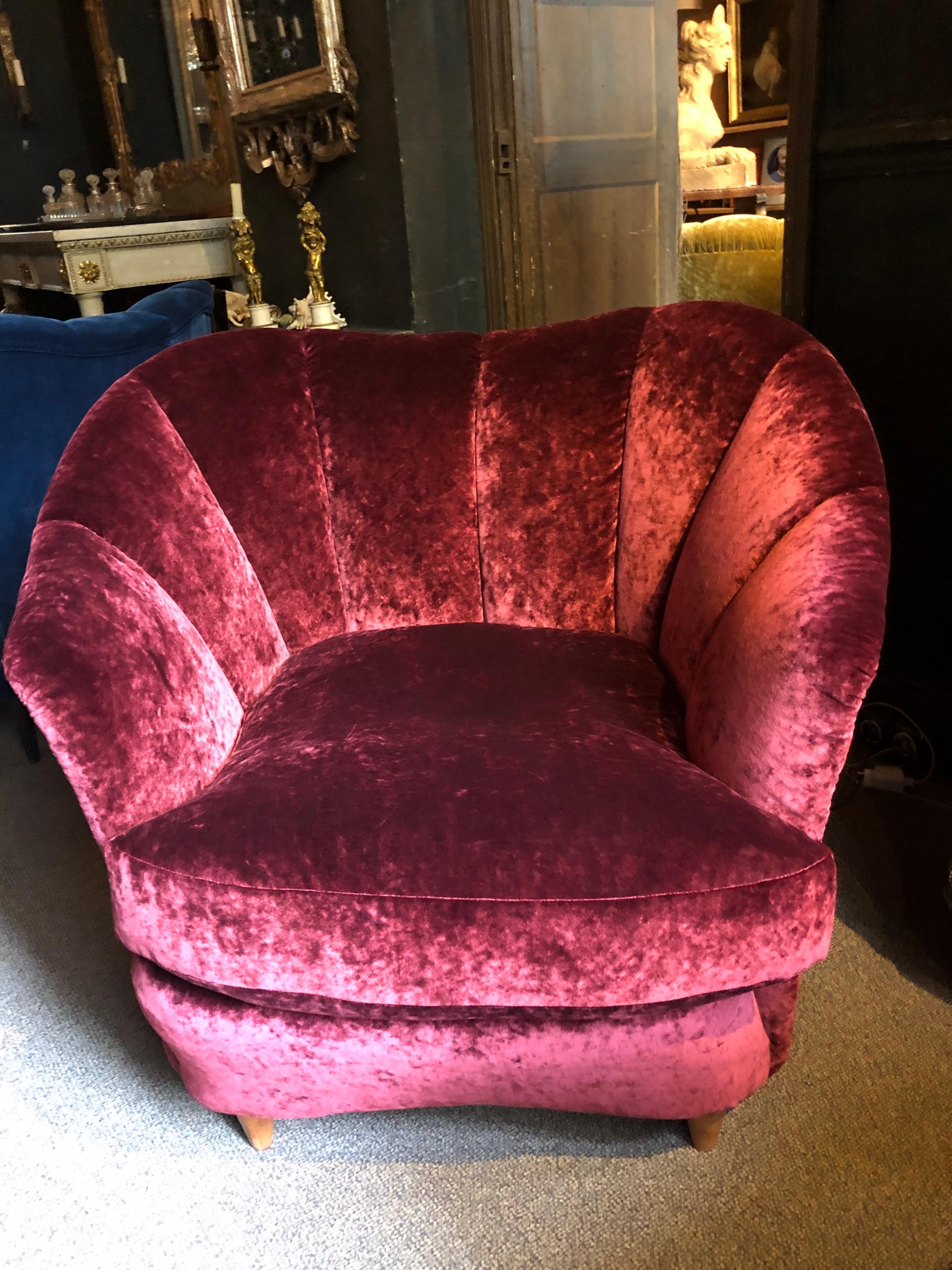 Pair of Shell-Shaped Armchairs For Sale 1